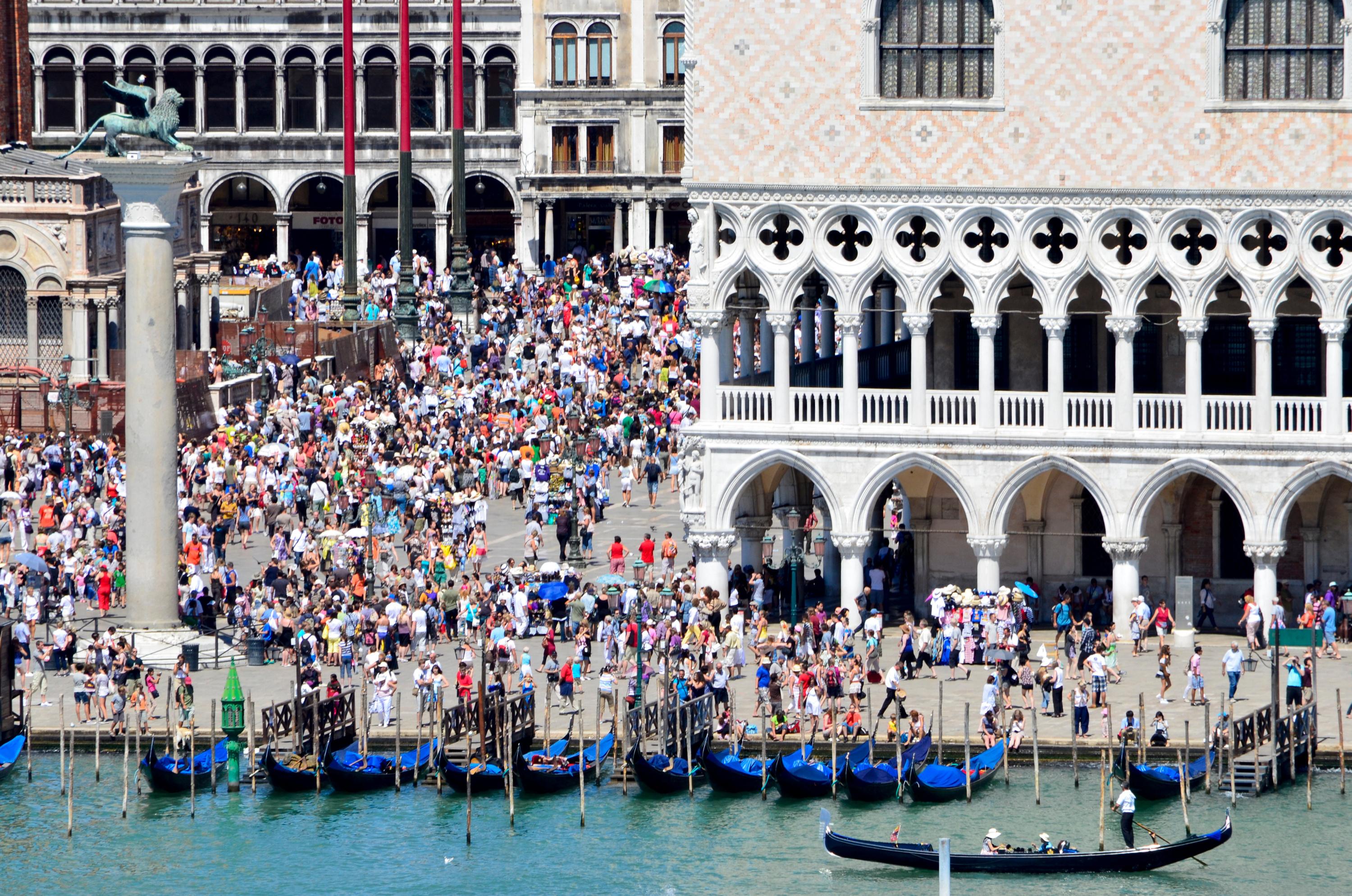 Venise souhaite faire payer 30 euros aux touristes à la journée : est-ce une solution contre le surtourisme ?