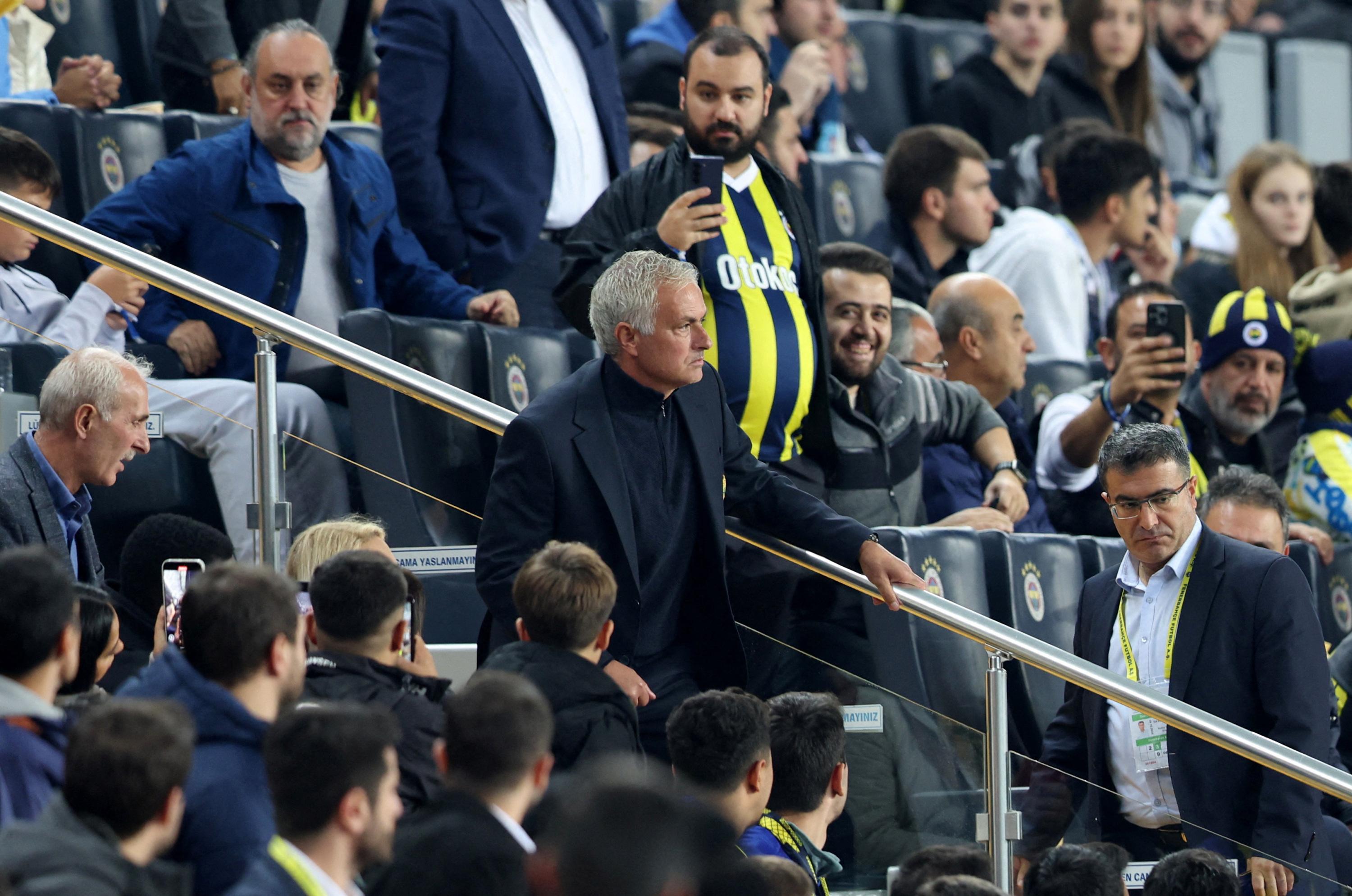 «C'est pour ça que c'est l'un des meilleurs arbitres du monde» : José Mourinho tacle violemment Clément Turpin