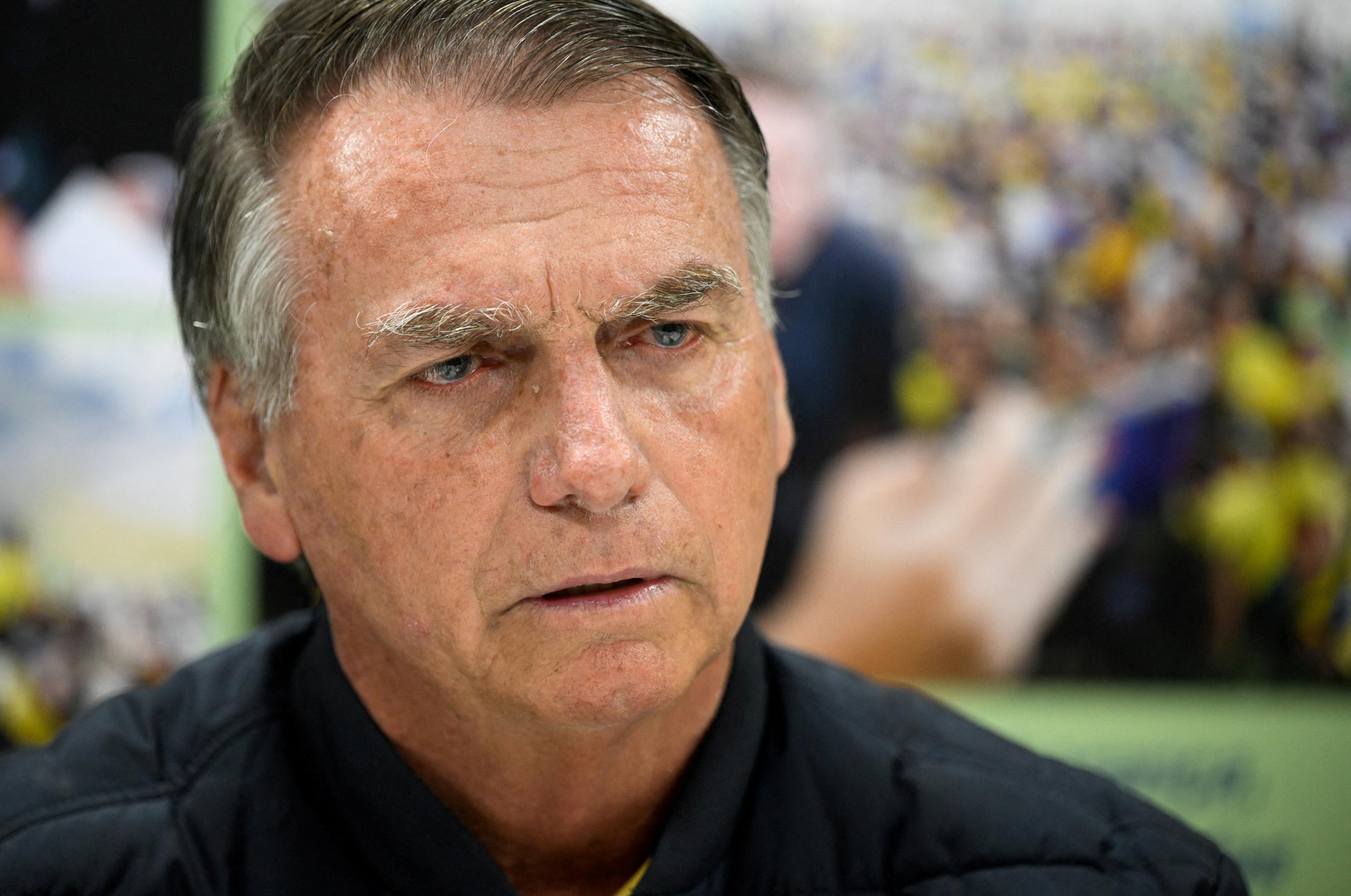 Brésil: Bolsonaro risque la prison pour «non-respect» de l'interdiction d'utiliser les réseaux sociaux