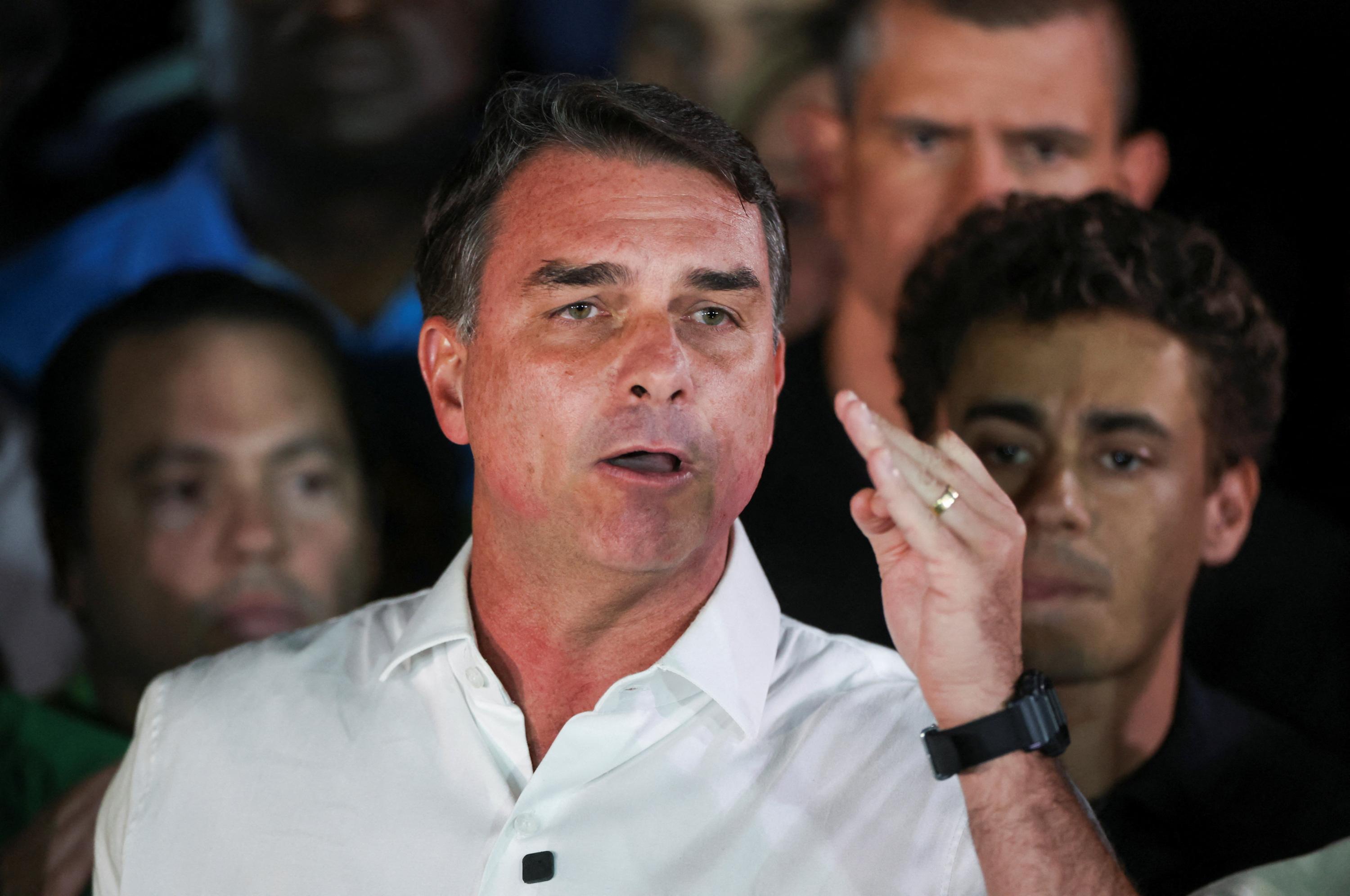 Flavio Bolsonaro affirme avoir quitté le Brésil pour fuir une «persécution»