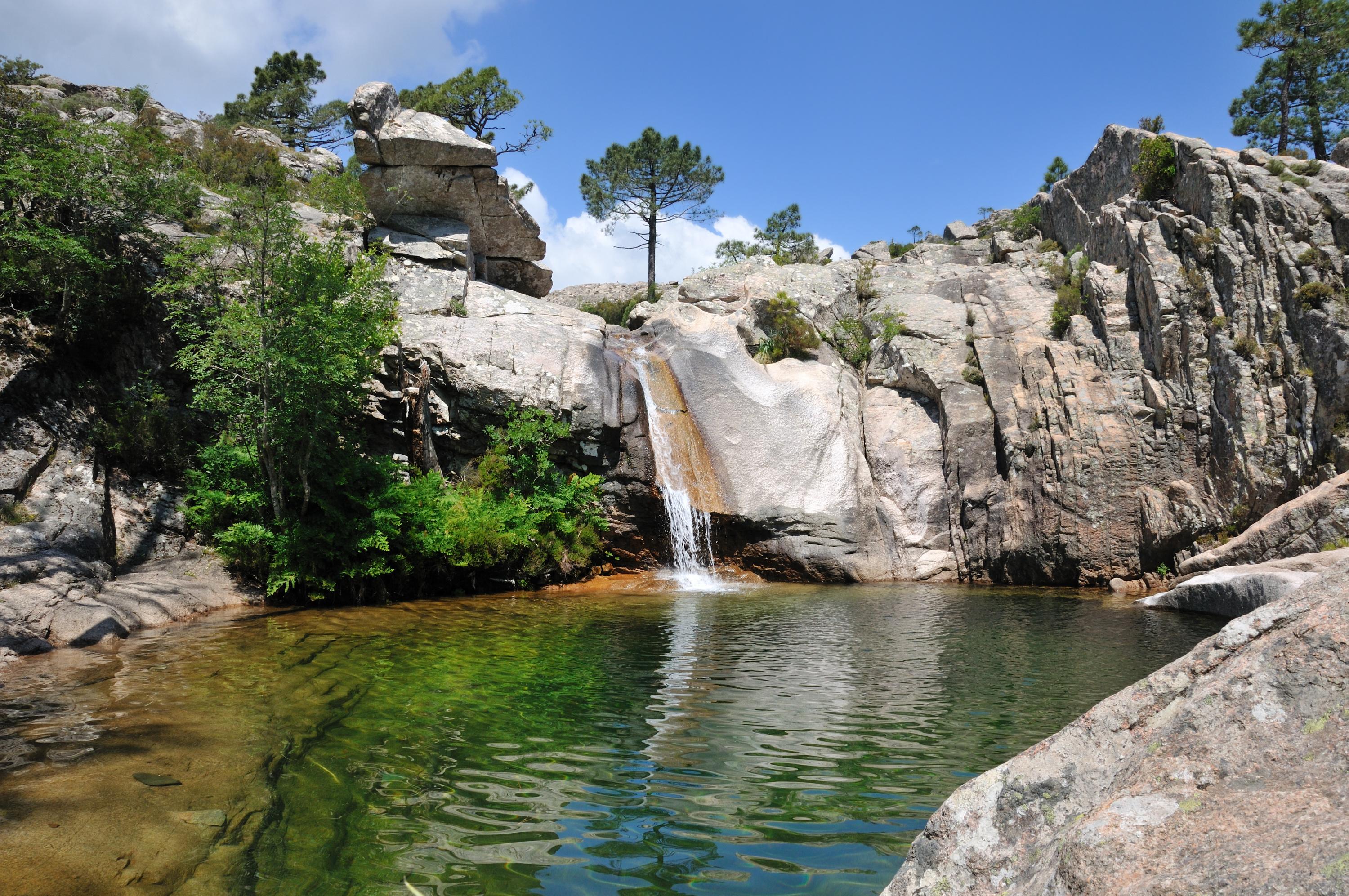 Corse : un cours d'eau pollué au métal à cause d’une «défaillance» dans une déchetterie