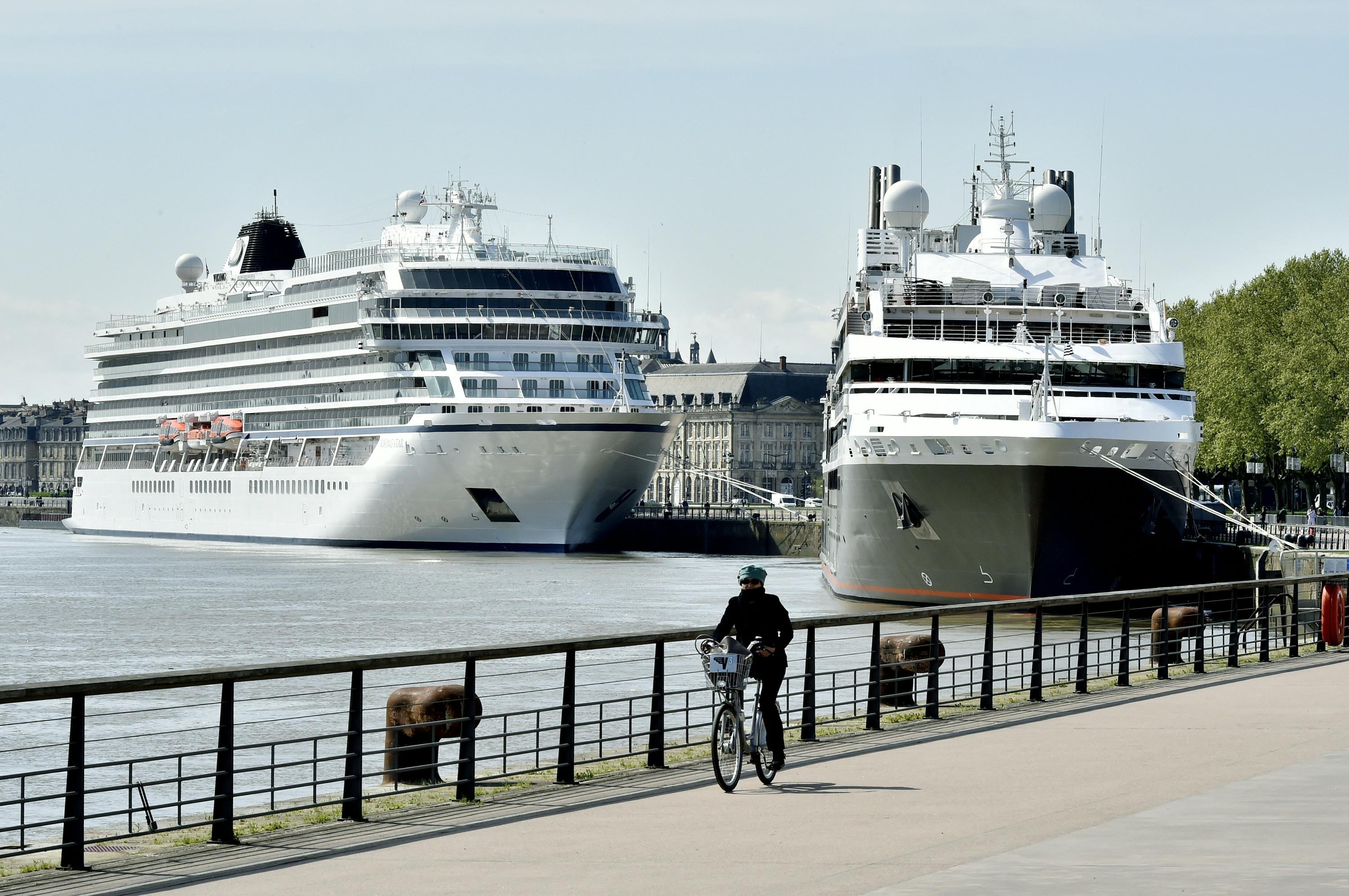 «De véritables immeubles flottants» : à Bordeaux, le déplacement des bateaux de croisière hors du centre-ville fait débat