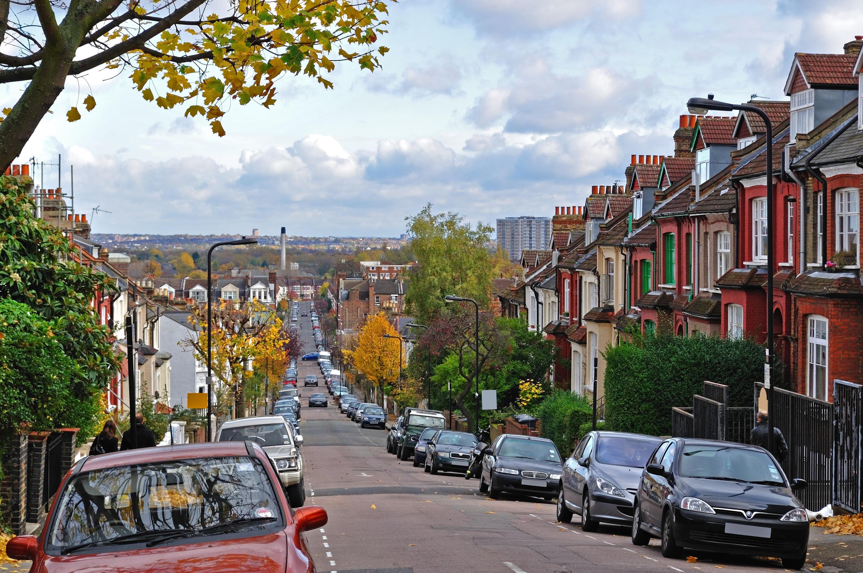 Les Anglais veulent en finir avec une forme de propriété immobilière « au rabais » qui se développe en France