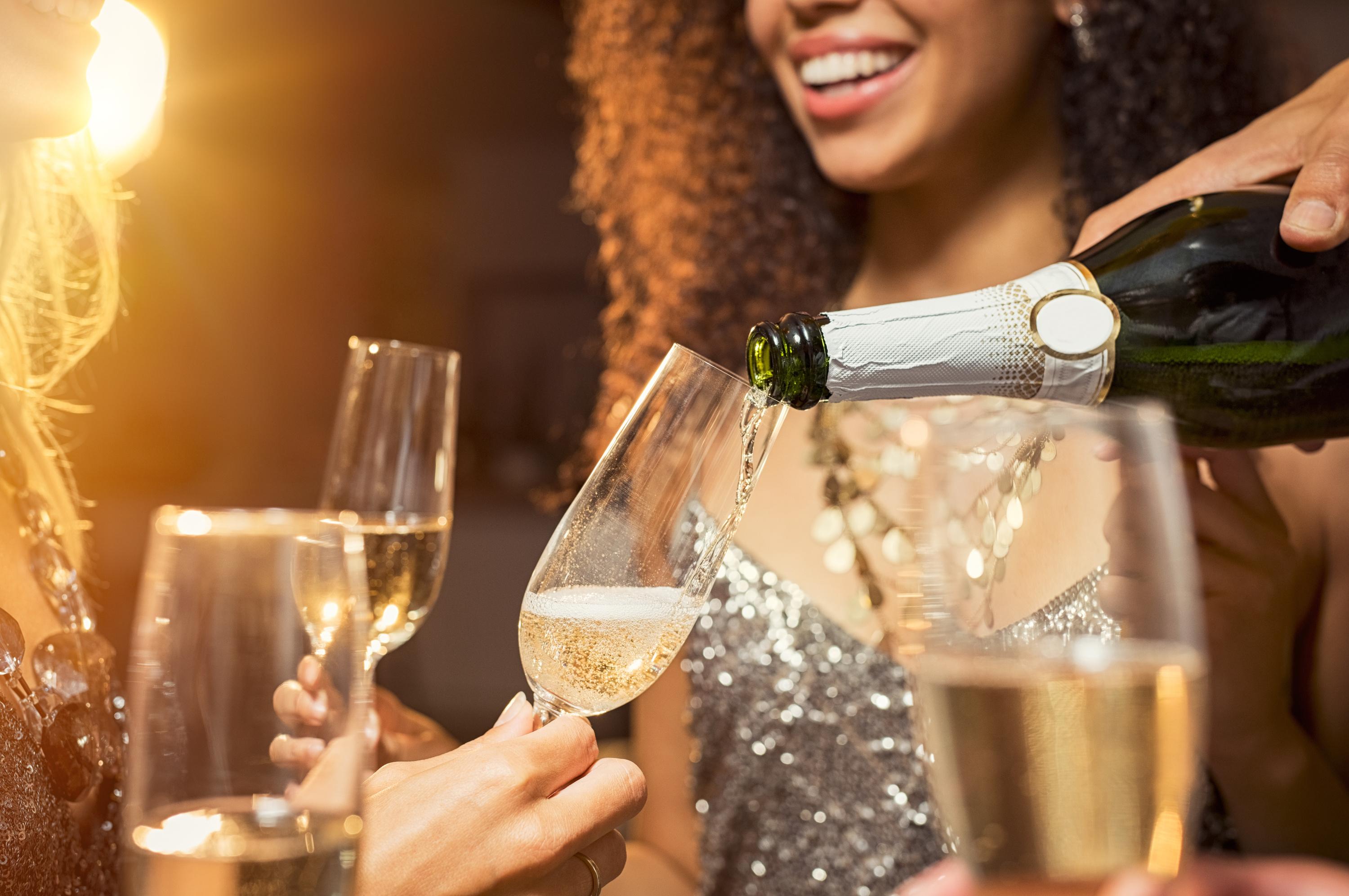 Pourquoi le champagne nous monte-t-il plus vite à la tête ?