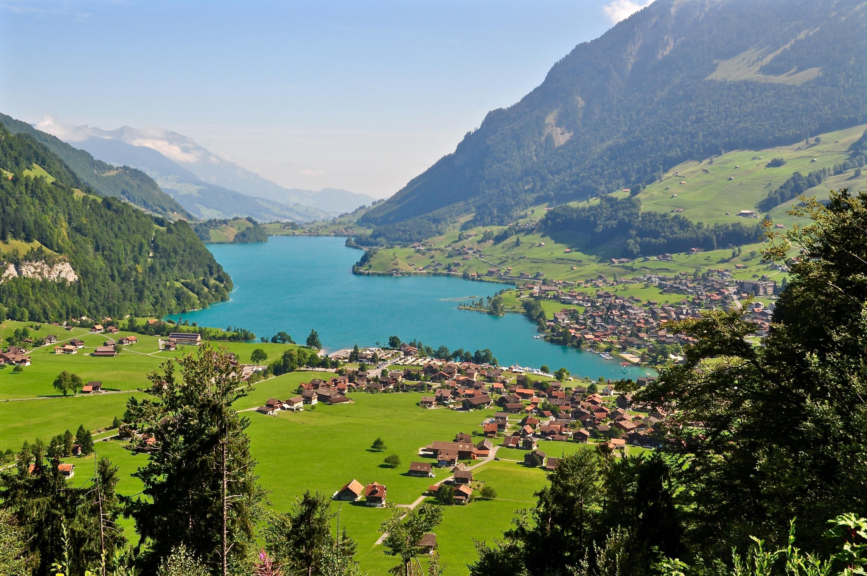 Il creuse au cœur des Alpes suisses pour y installer des coffres-forts de milliardaires