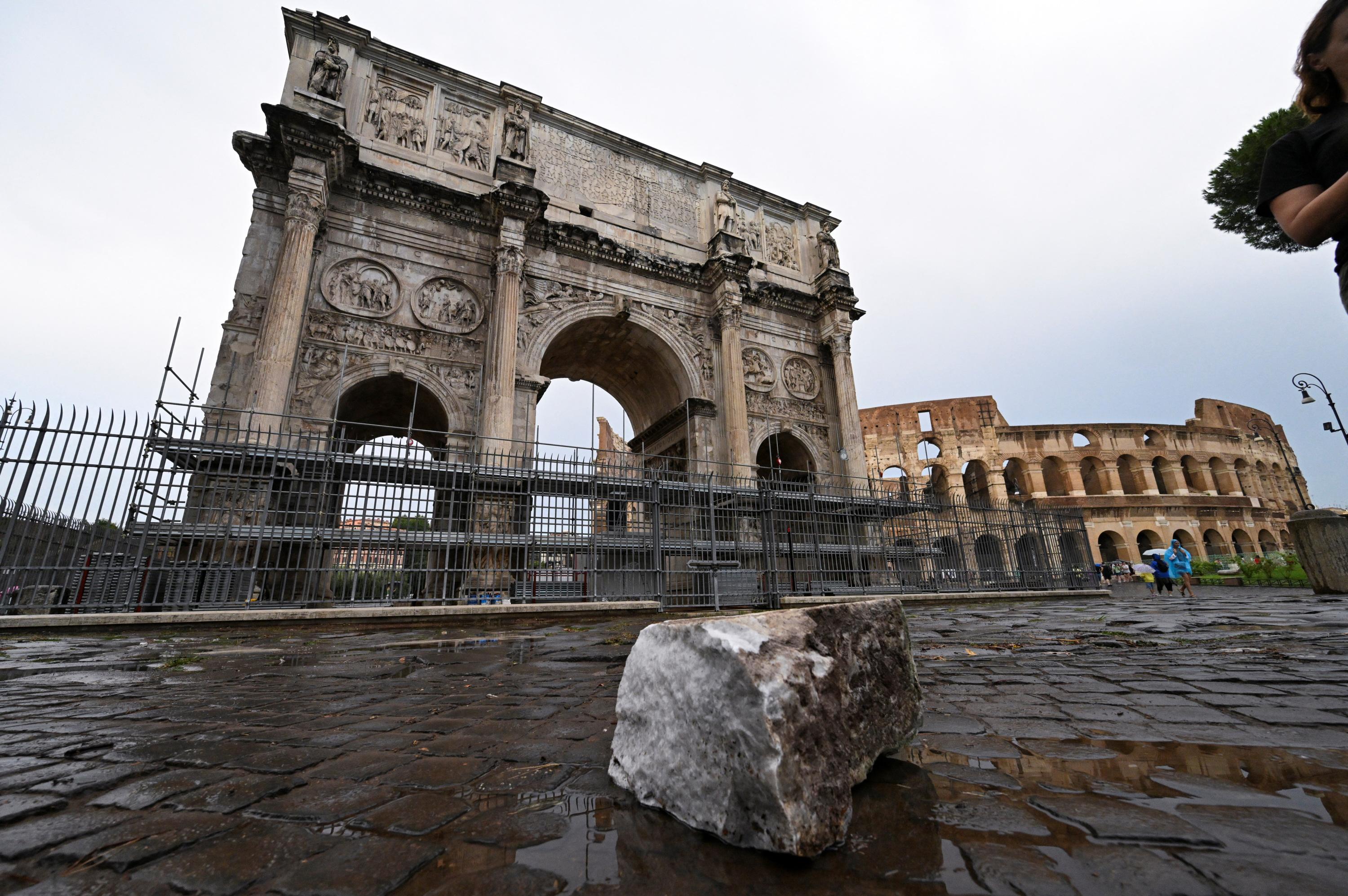 À Rome, l’Arc de Constantin touché par la foudre perd certains de ses fragments