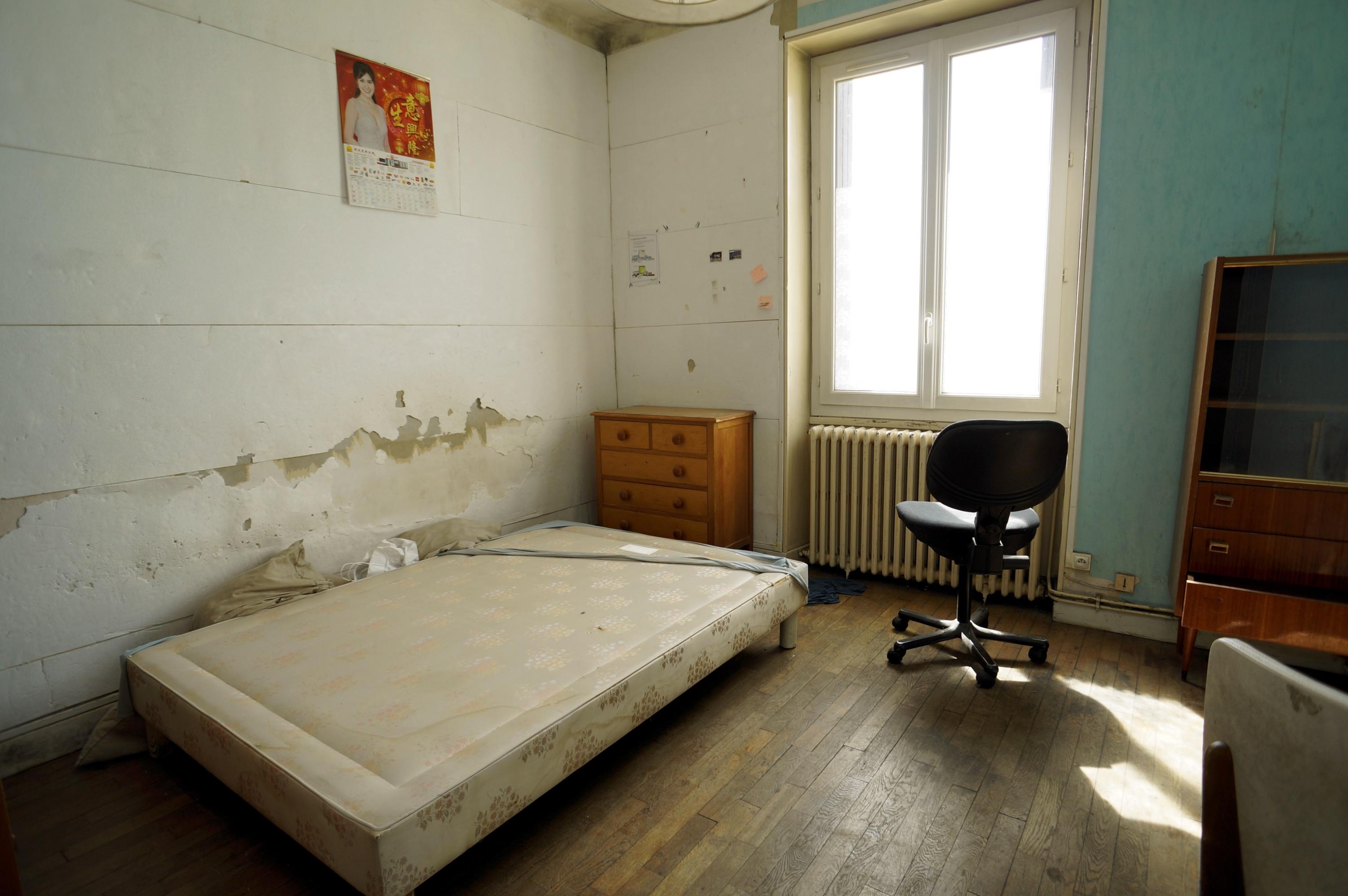 Des squatteurs attaquent en justice le propriétaire car leur logement est insalubre