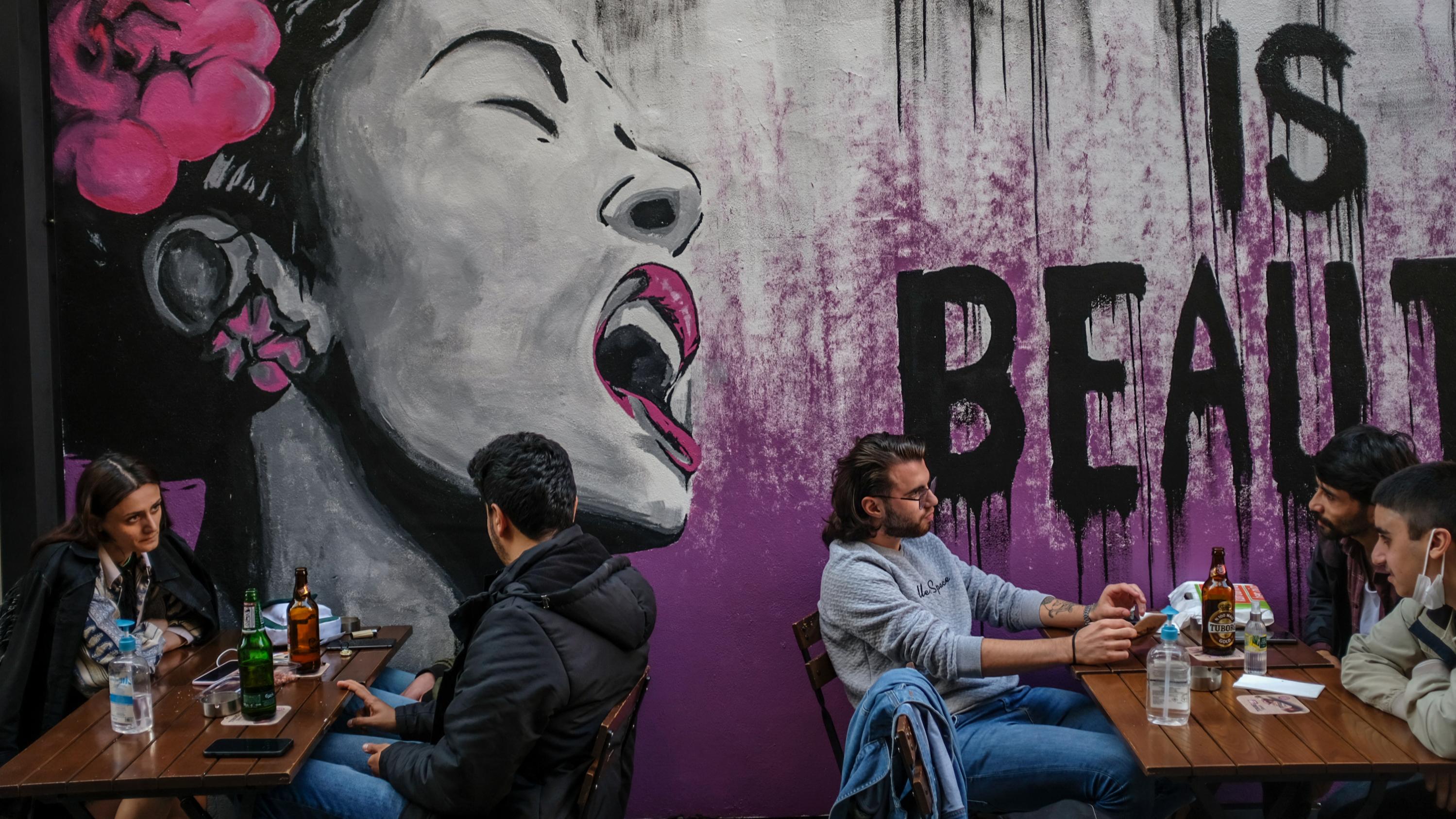 la colere monte chez les musiciens turcs prives de concerts