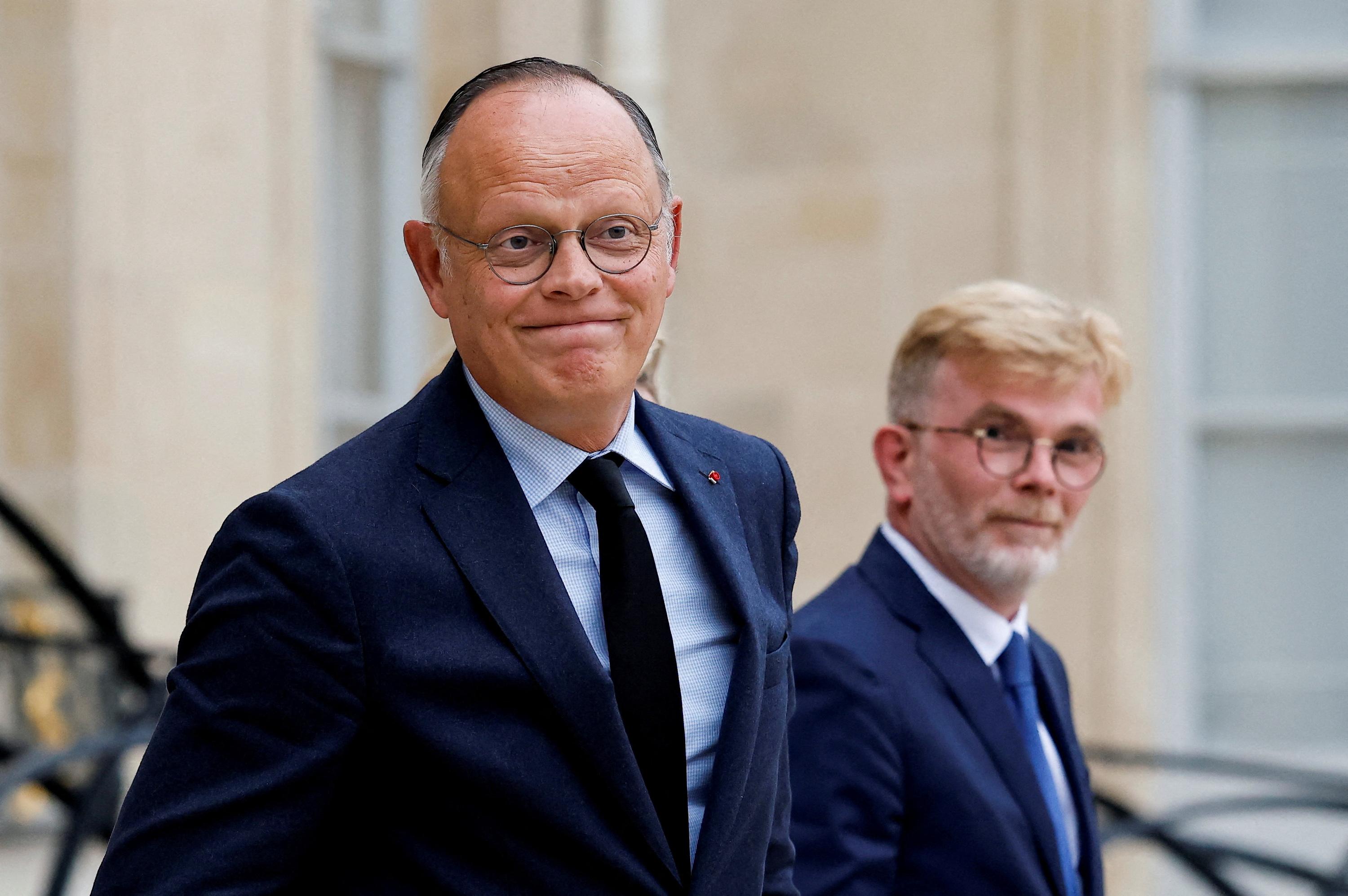 Political Turmoil Deepens in France as Macron Faces Growing Leadership Crisis