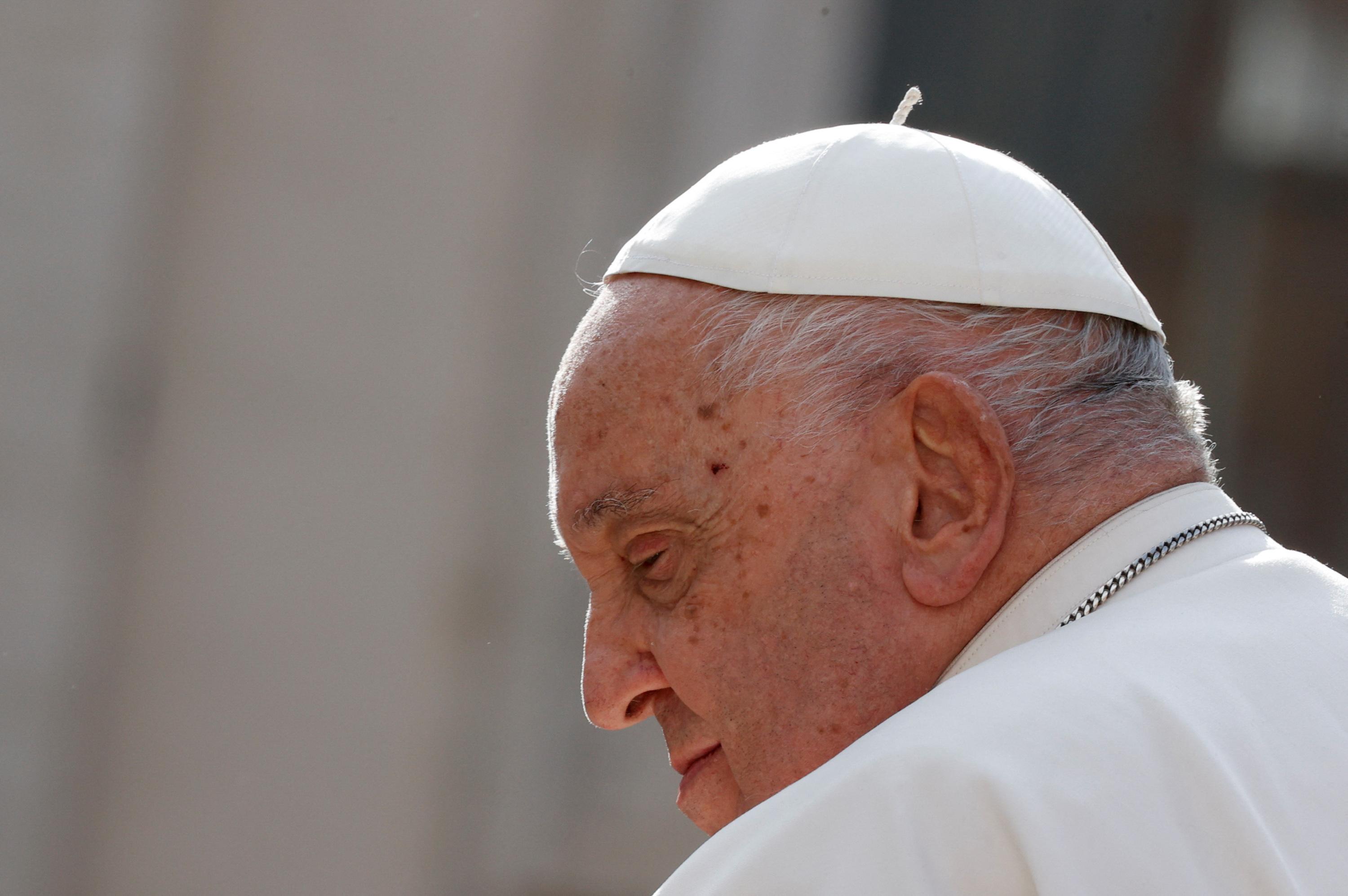 Devant des élus français, le pape François s'oppose à l'aide à mourir