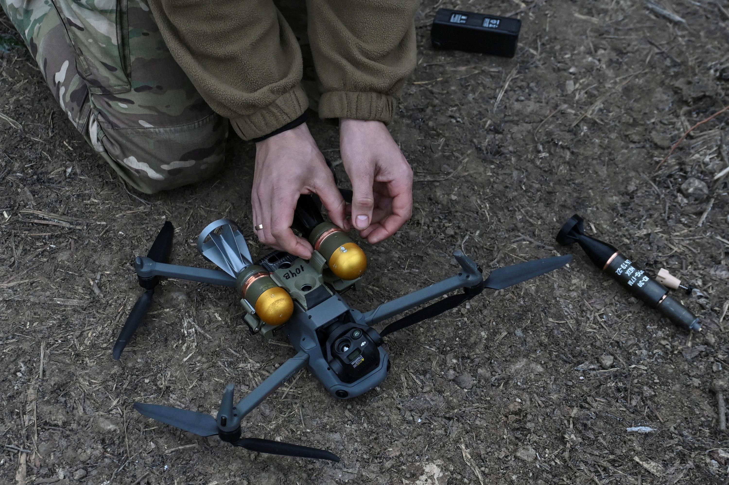 Russie: des sites énergétiques et industriels en feu après des attaques de drones ukrainiens