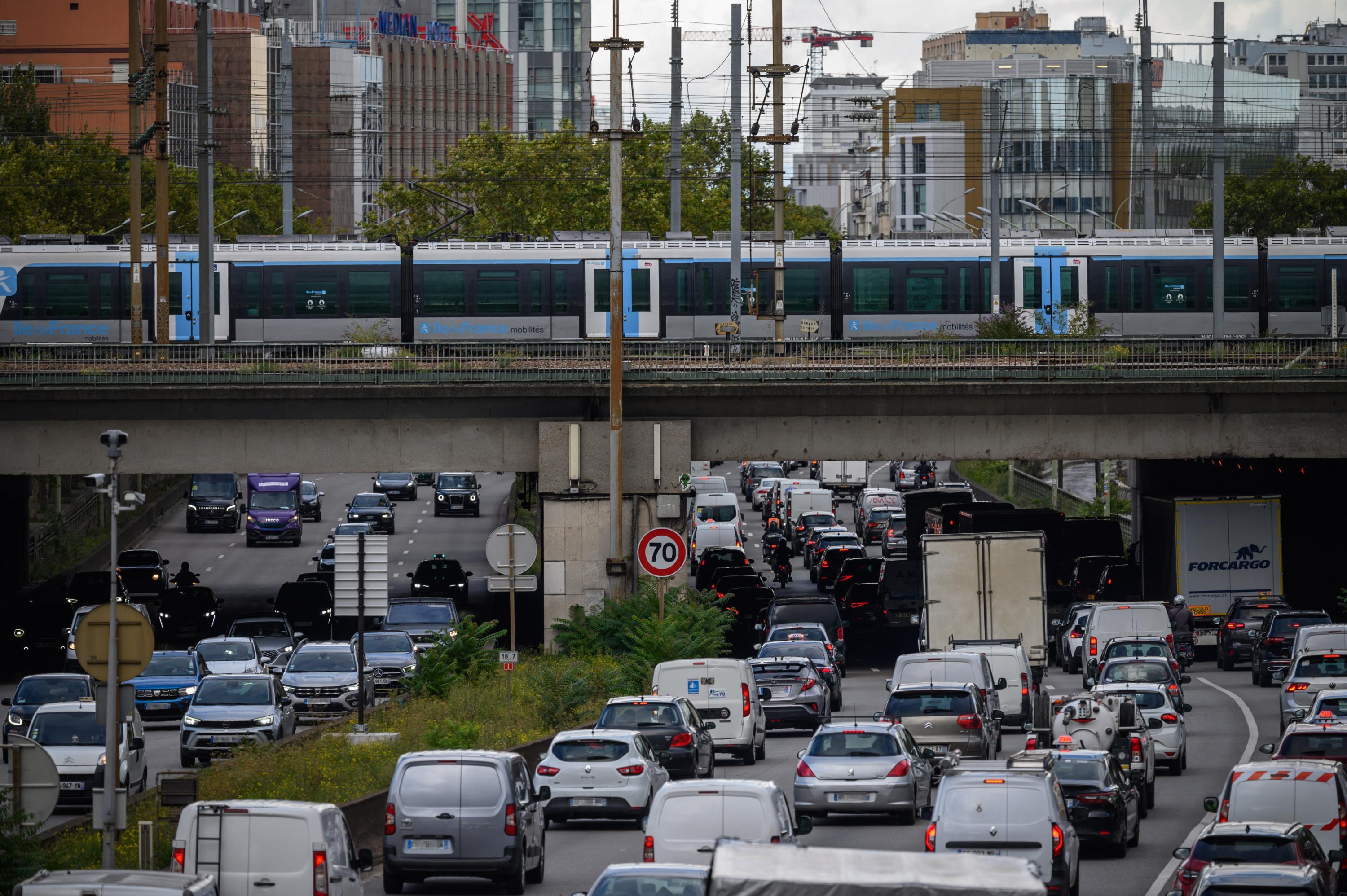 «L’écologie, tu parles...» : la voie de covoiturage du périphérique agace les automobilistes franciliens