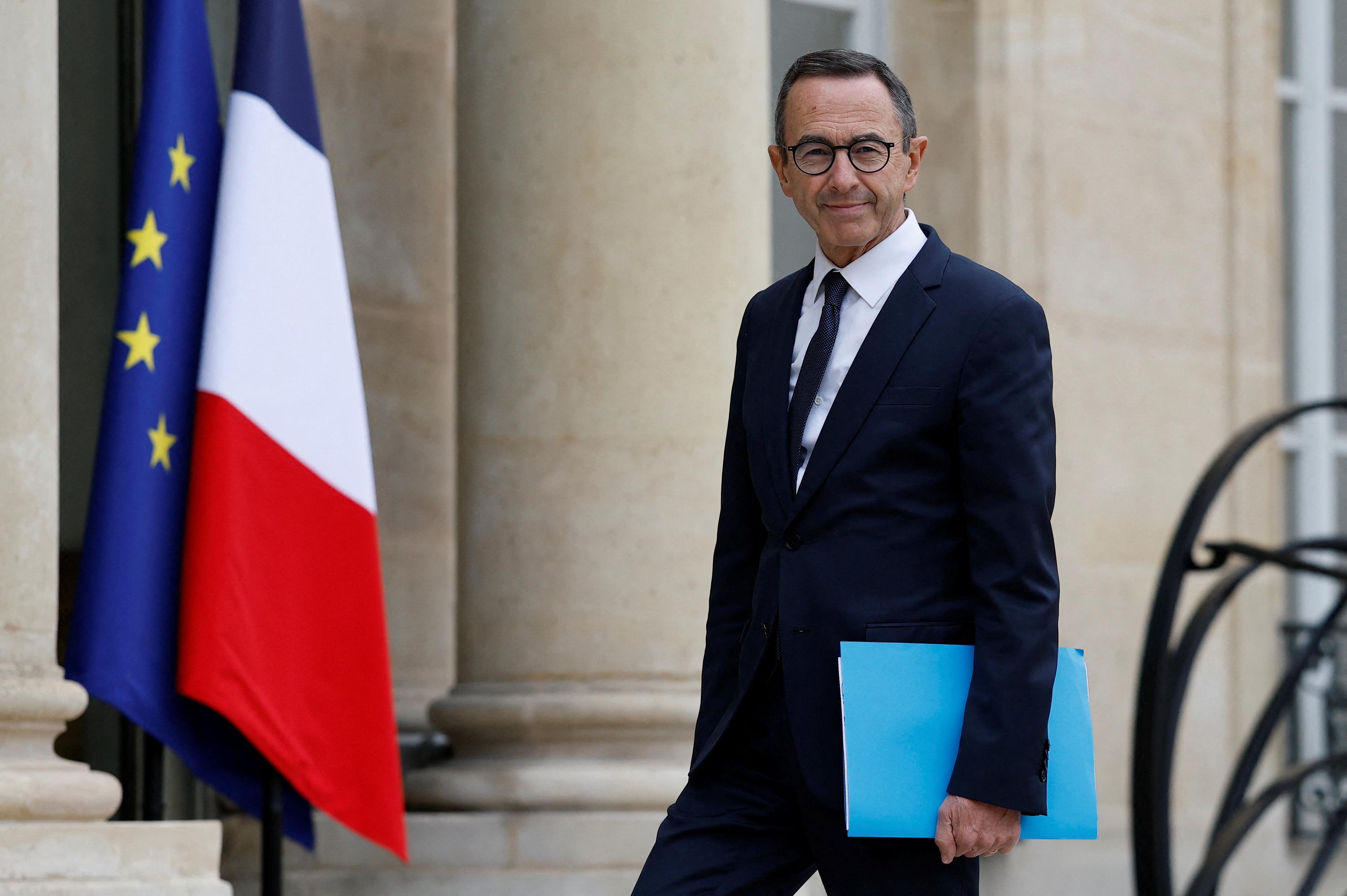 French Political Leaders Set Strategies and Criticize Government Ahead of 2027 Elections