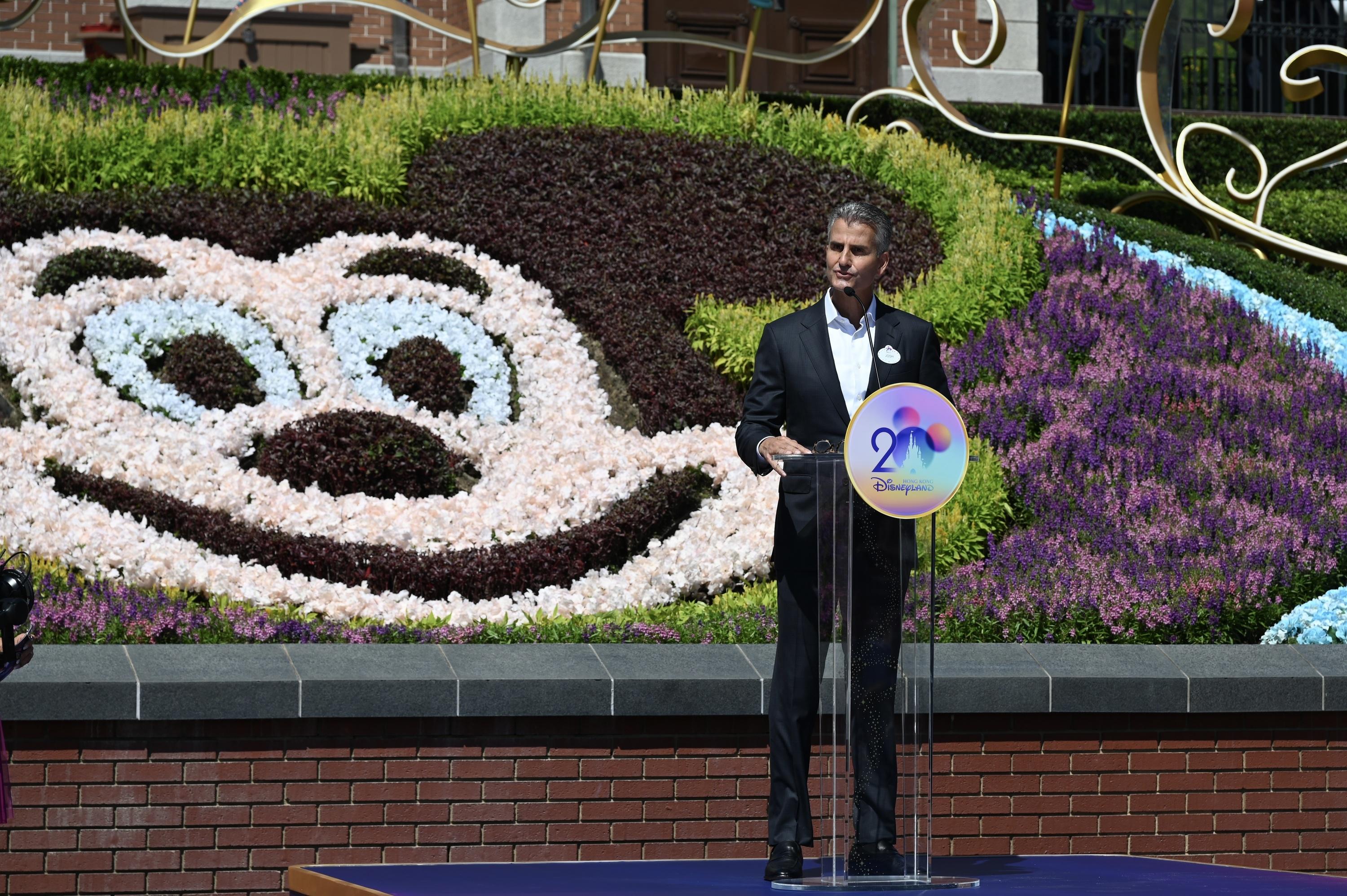 Parcs d’attractions, cinéma, streaming, jeux vidéo… Les défis de Josh D’Amaro, le nouveau patron de Disney