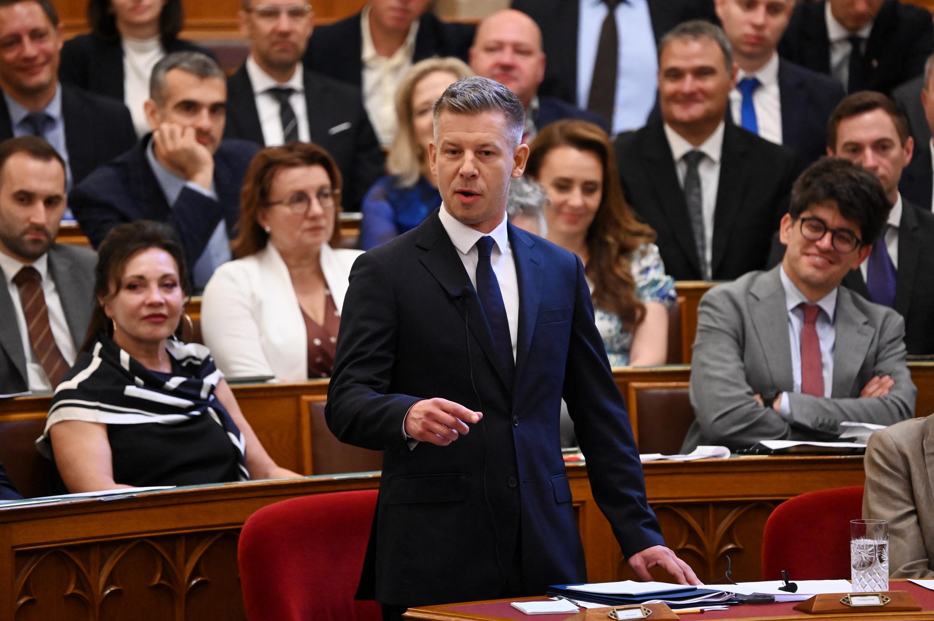 «Nous allons fermer cette usine à mensonges» : en Hongrie, le premier ministre Péter Magyar engage la bataille des médias