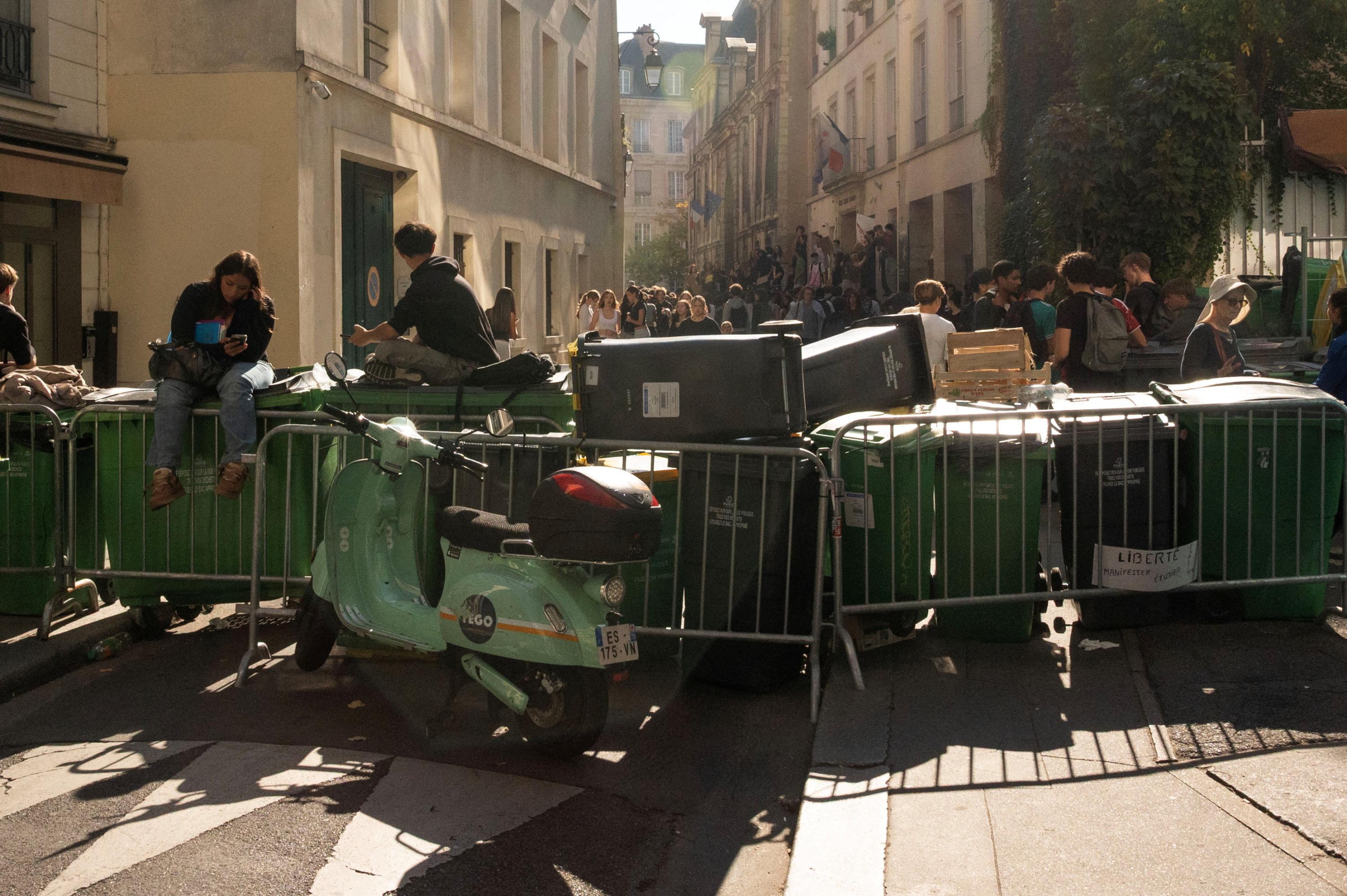 EN DIRECT - Blocus des lycées : 984 personnes interpellées et 65 agents des forces de l’ordre blessés ce lundi