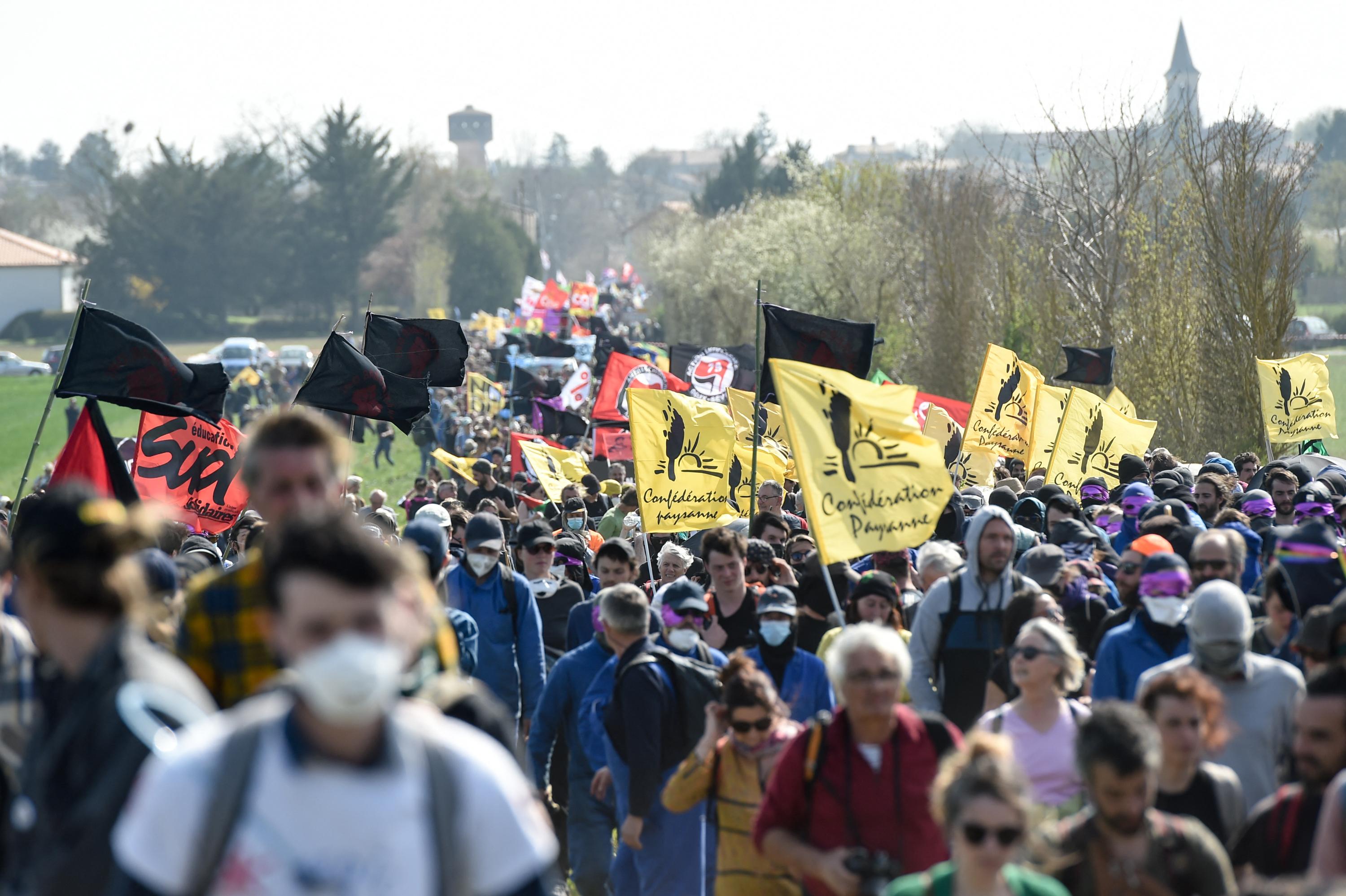 Fêtes Et Manifestations Ce Week End En Deux sèvres Deux-Sèvres : un décès en marge du rassemblement des «anti-bassines»