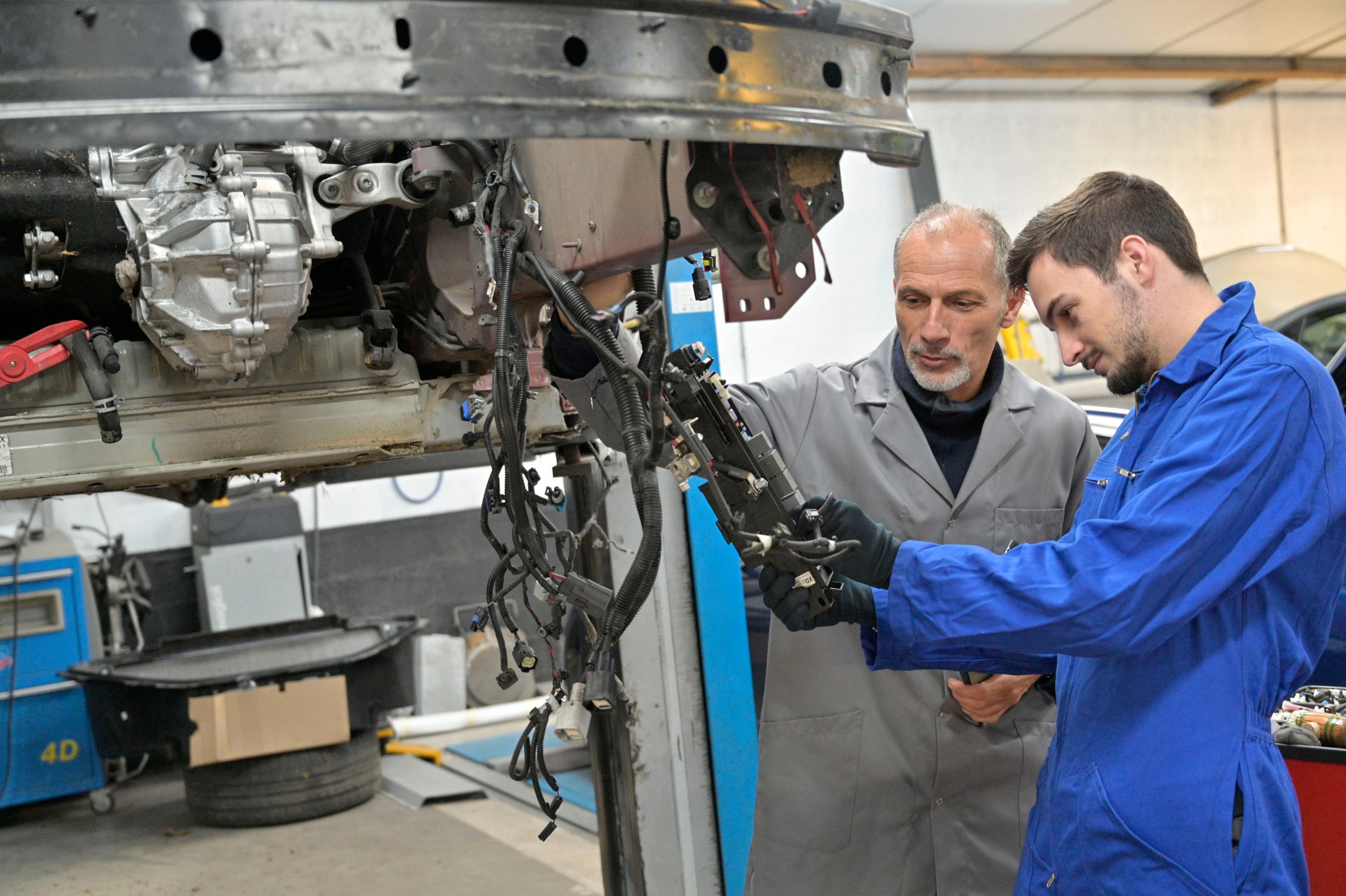 Délocalisations, baisse de la demande, concurrence accrue... Où en est l’emploi dans le très bousculé secteur automobile ?