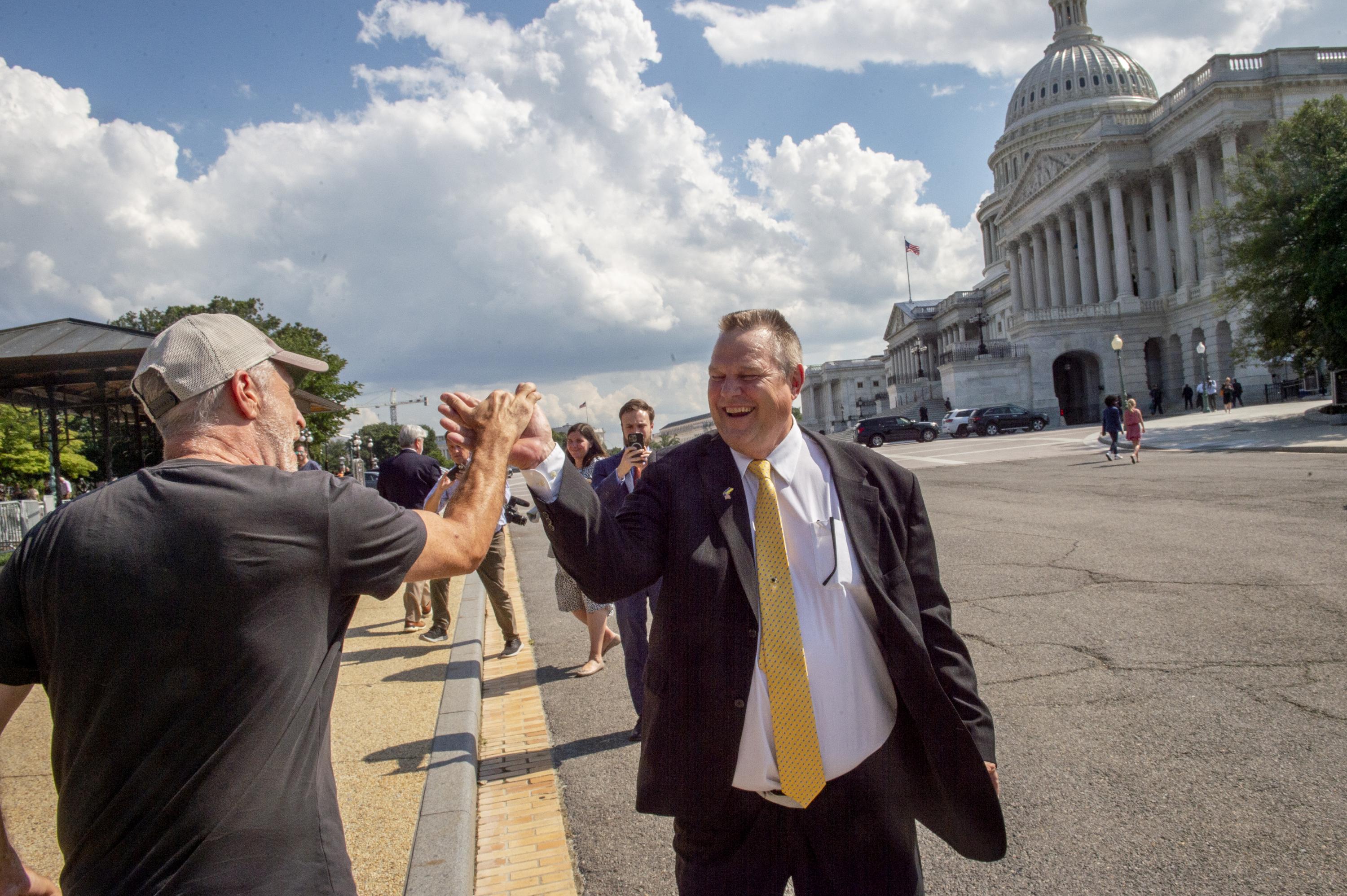 Dans le Montana, la défaite annoncée du sénateur Jon Tester achève la rupture entre l'Amérique rurale et les Démocrates