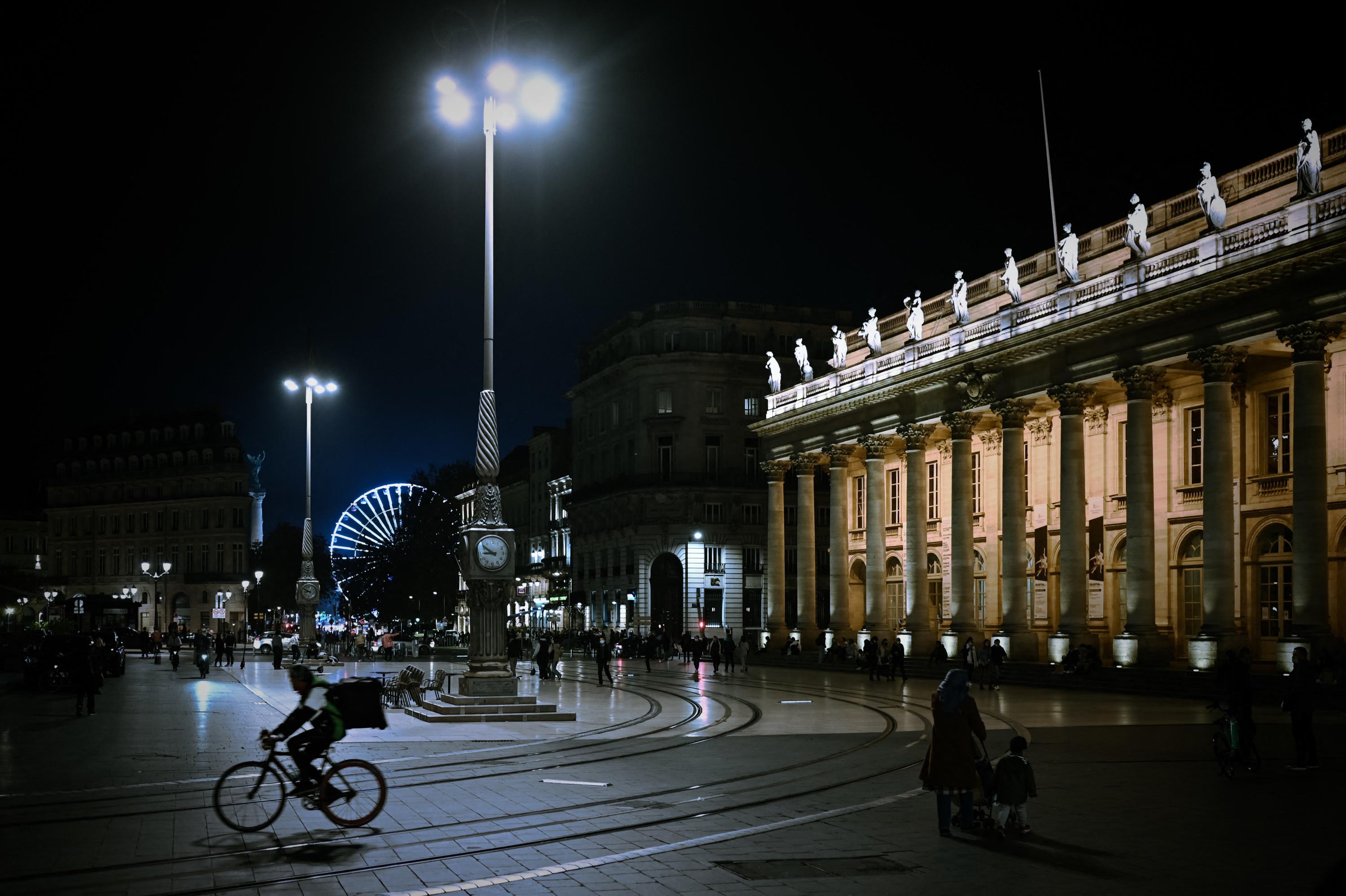 Éclairage nocturne à Bordeaux : la mairie rallume certains axes pour répondre au sentiment d’insécurité