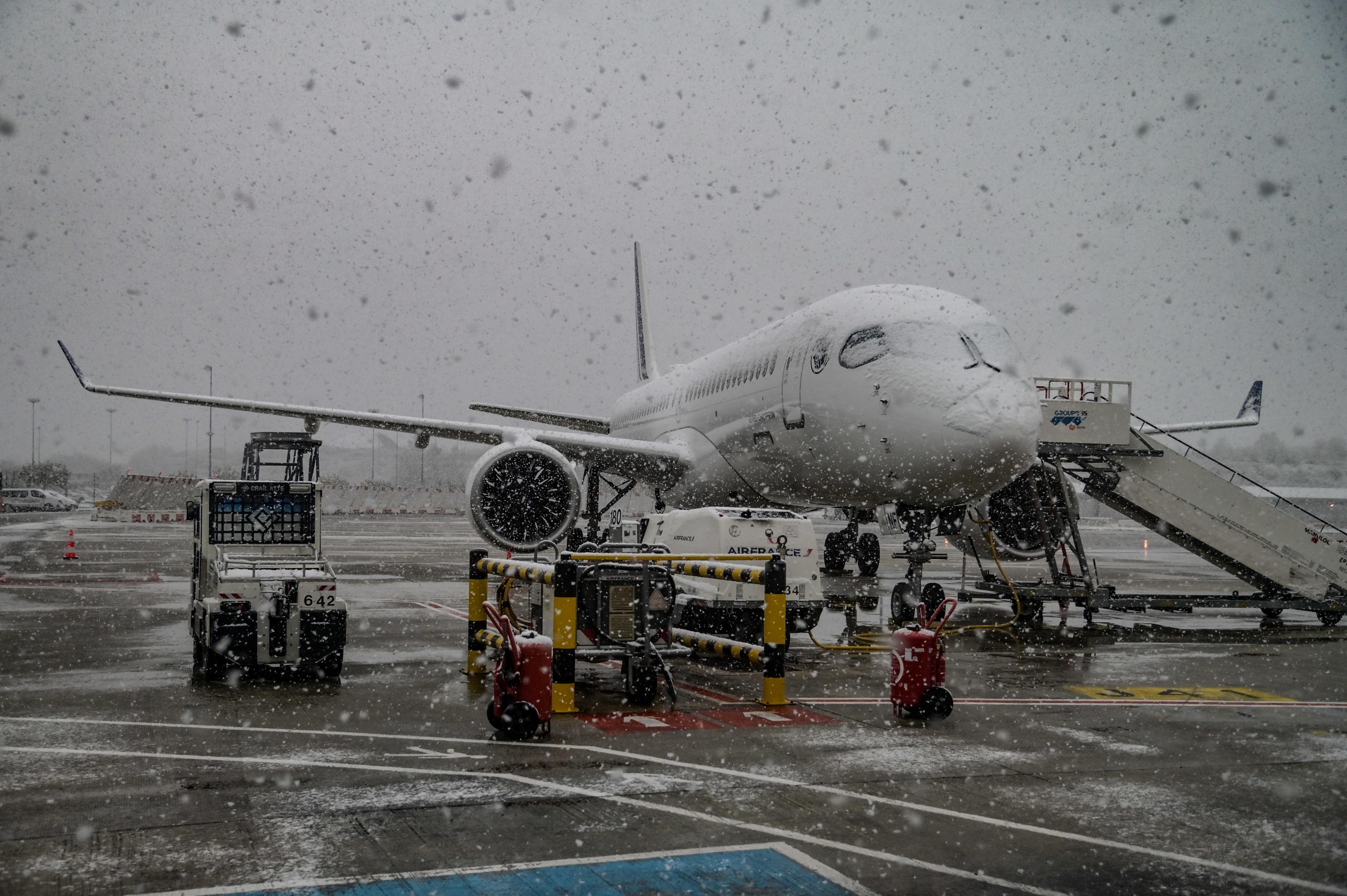 Tempête Caetano: des dizaines d’avions immobilisés à l’aéroport de Bruxelles-Zaventem… par manque de liquide de dégivrage