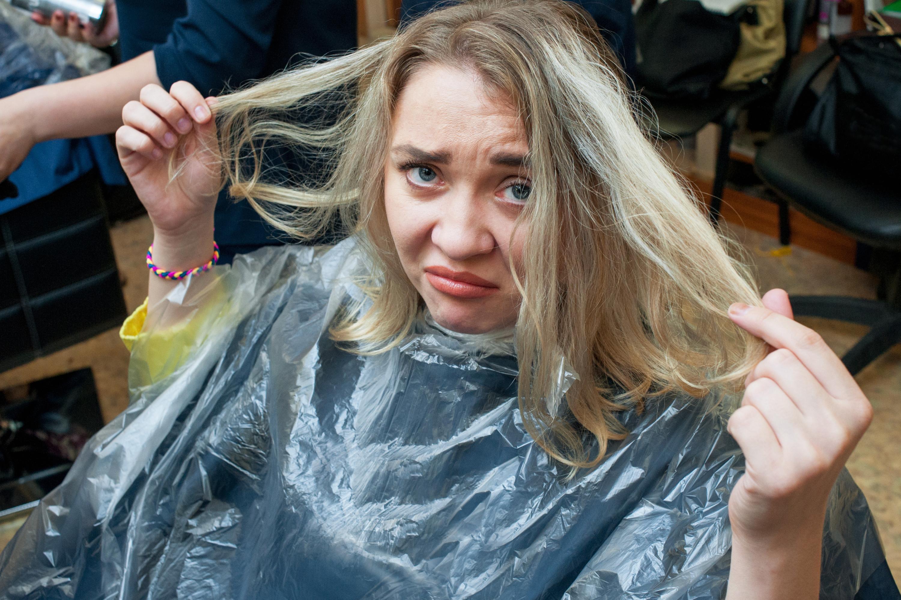 Mon coiffeur a brûlé mes cheveux ! 3 étapes pour obtenir réparation