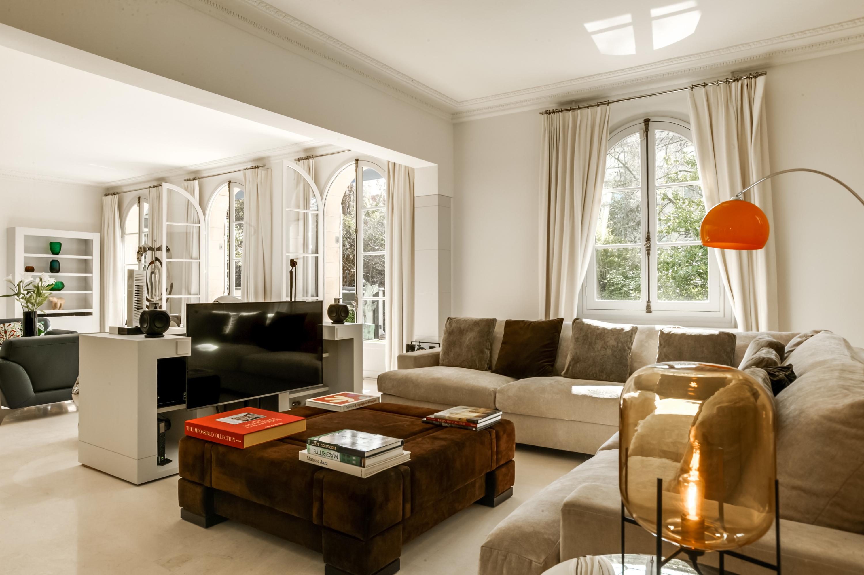 Cette maison rarissime qui a appartenu à Michel Sardou est à vendre 19  millions d'euros - Figaro Immobilier
