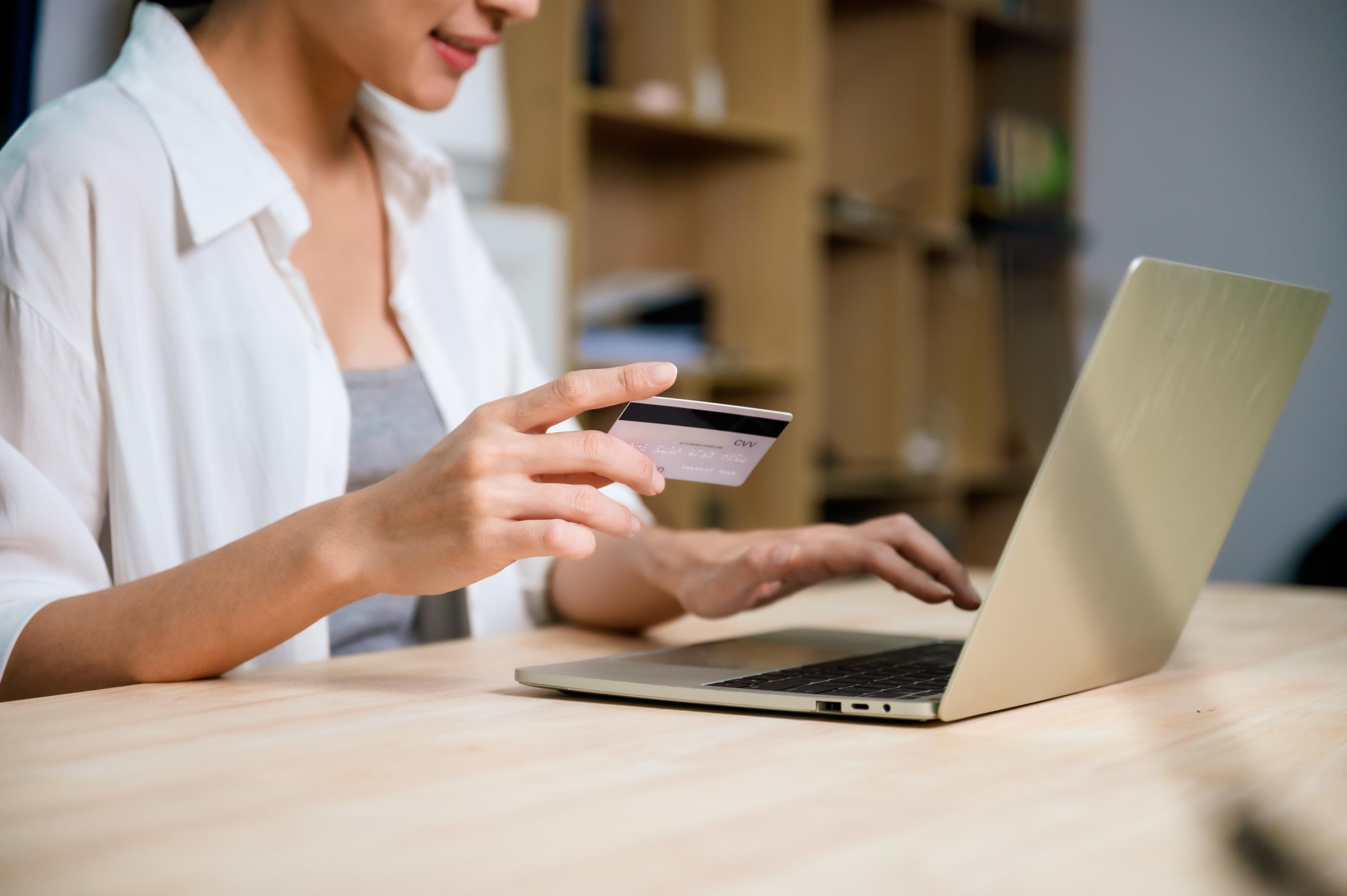 Commerce en ligne : rebond des ventes en France porté par la «fast fashion»