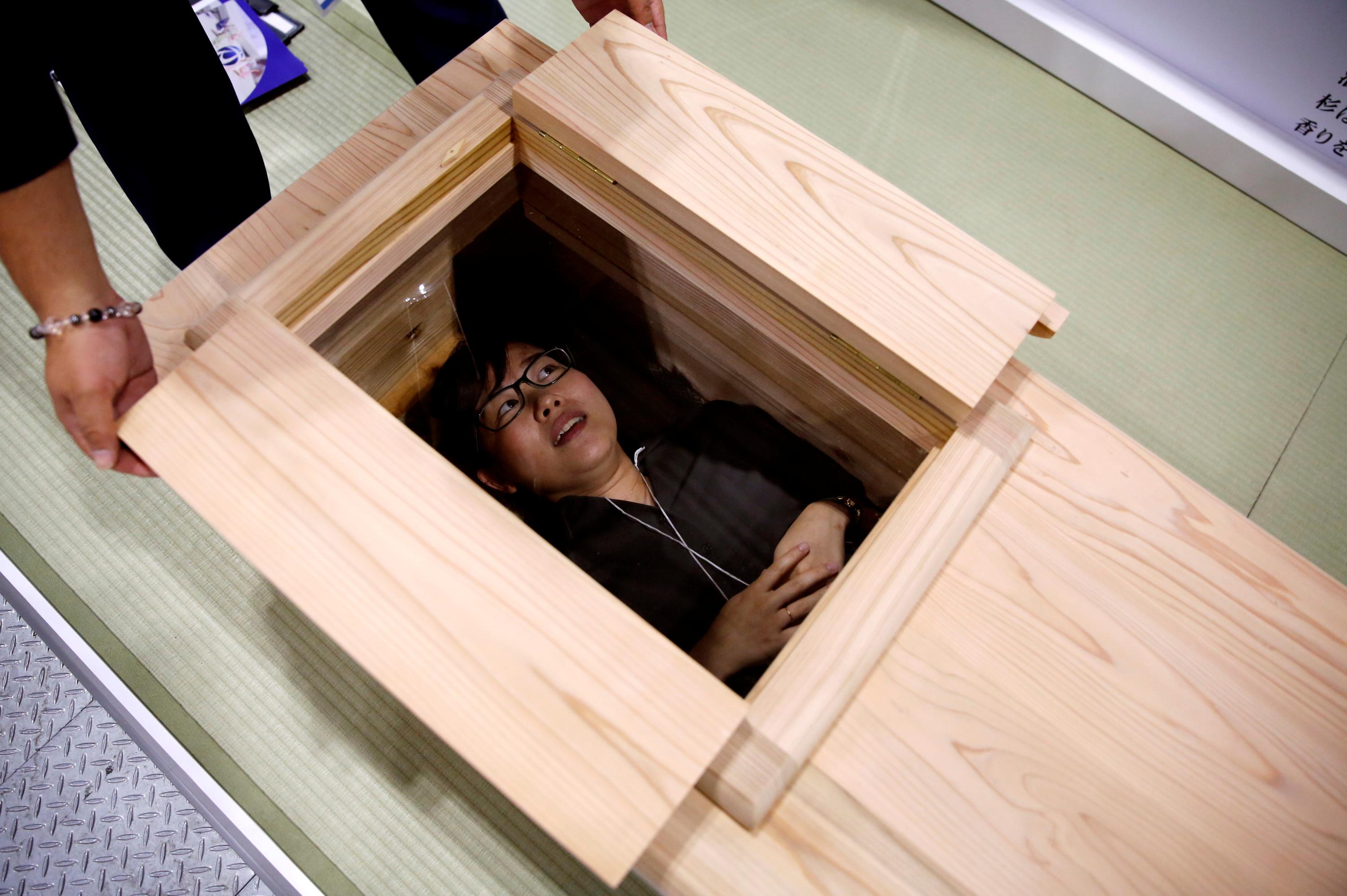 Robot croque-mort, défunt numérique, diamants reliques... Le «shukatsu», business de la fin de vie, prospère au Japon