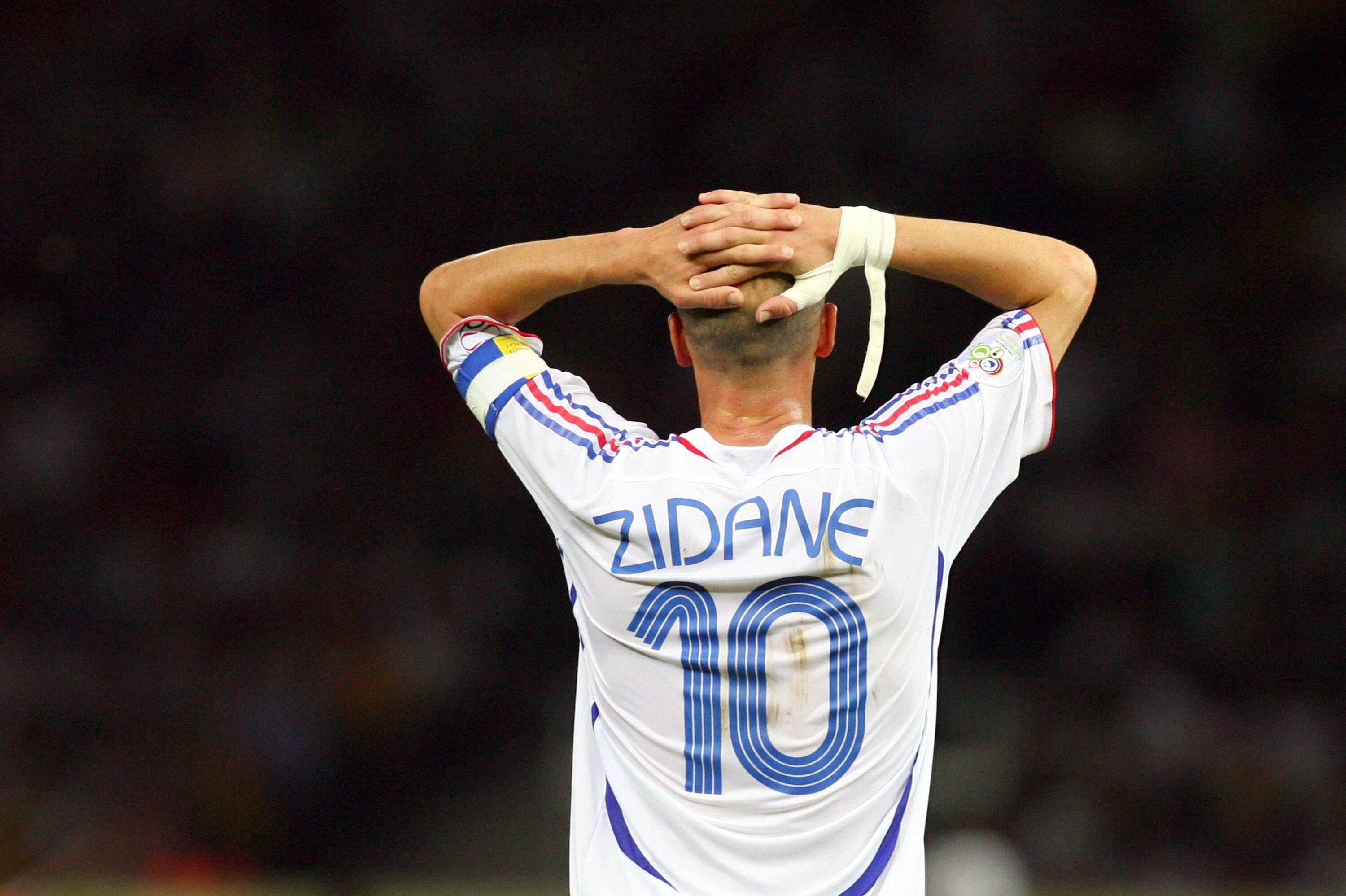 L’iconique dernier maillot porté par Zinédine Zidane avec les Bleus bientôt aux enchères