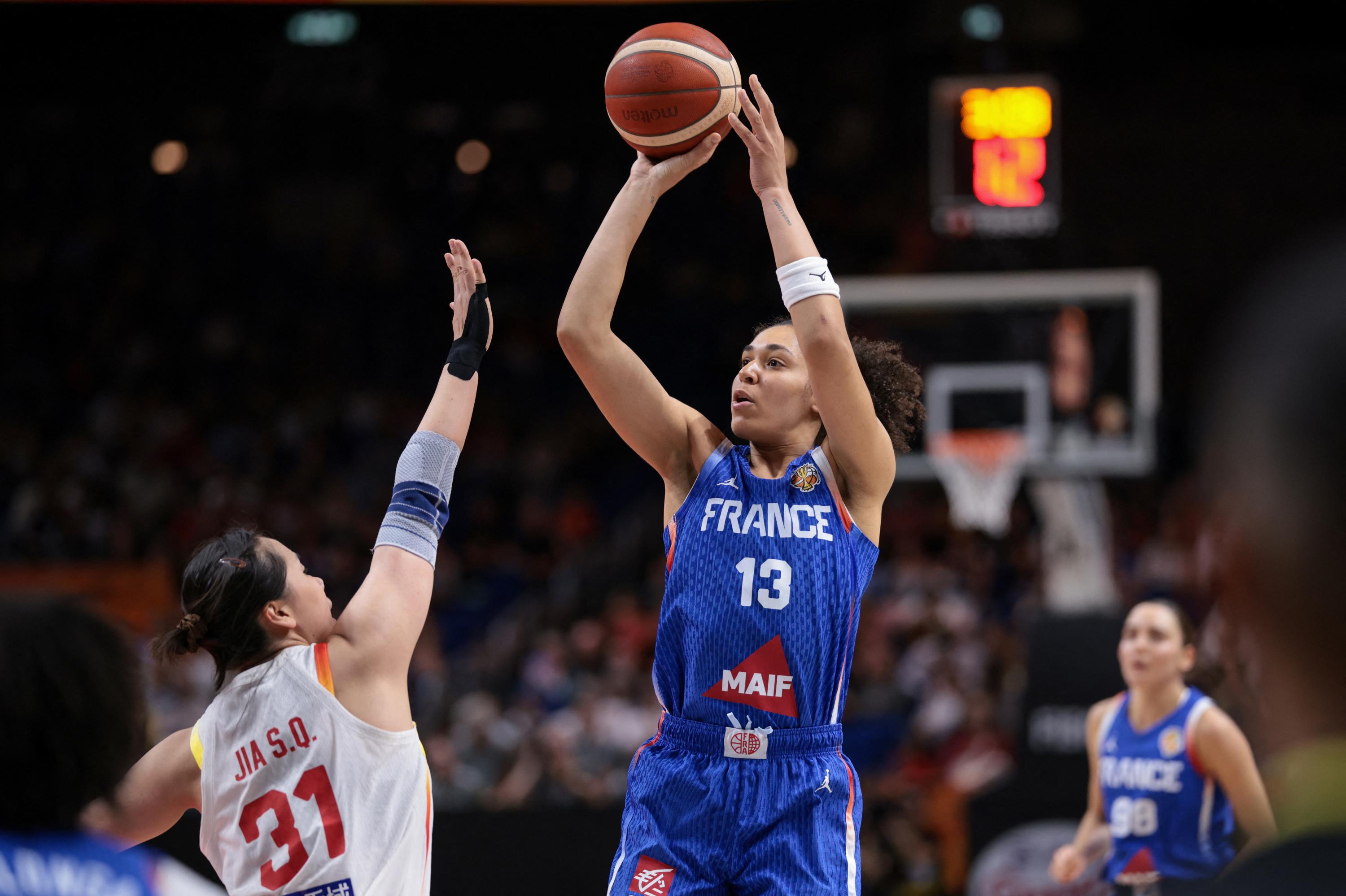 EN DIRECT - Coupe du monde féminine de basket : les Bleues montrent les muscles face à la Chine et sa géante