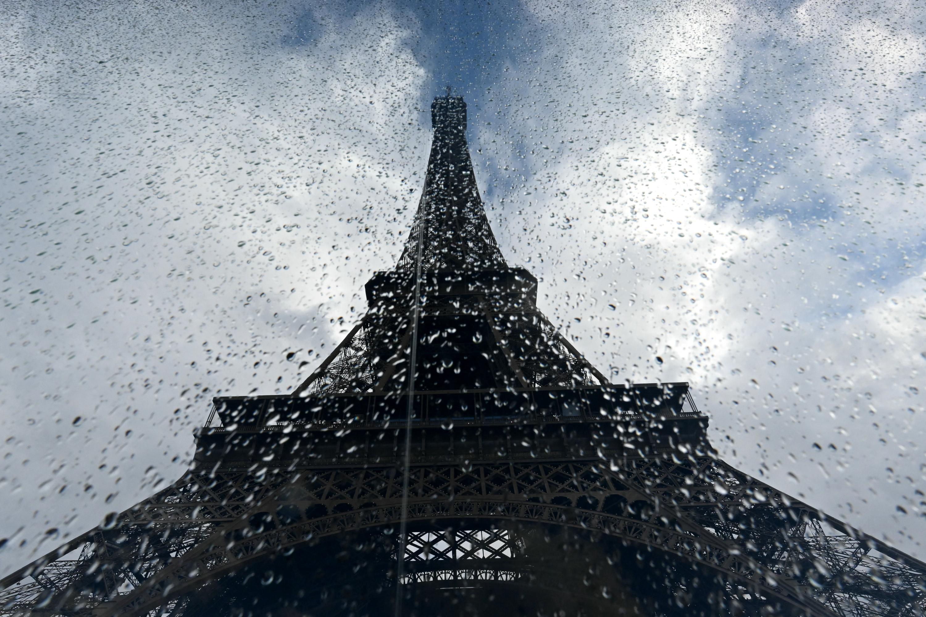 Météo : Paris et cinq autres départements placés en vigilance orange pluie-inondation