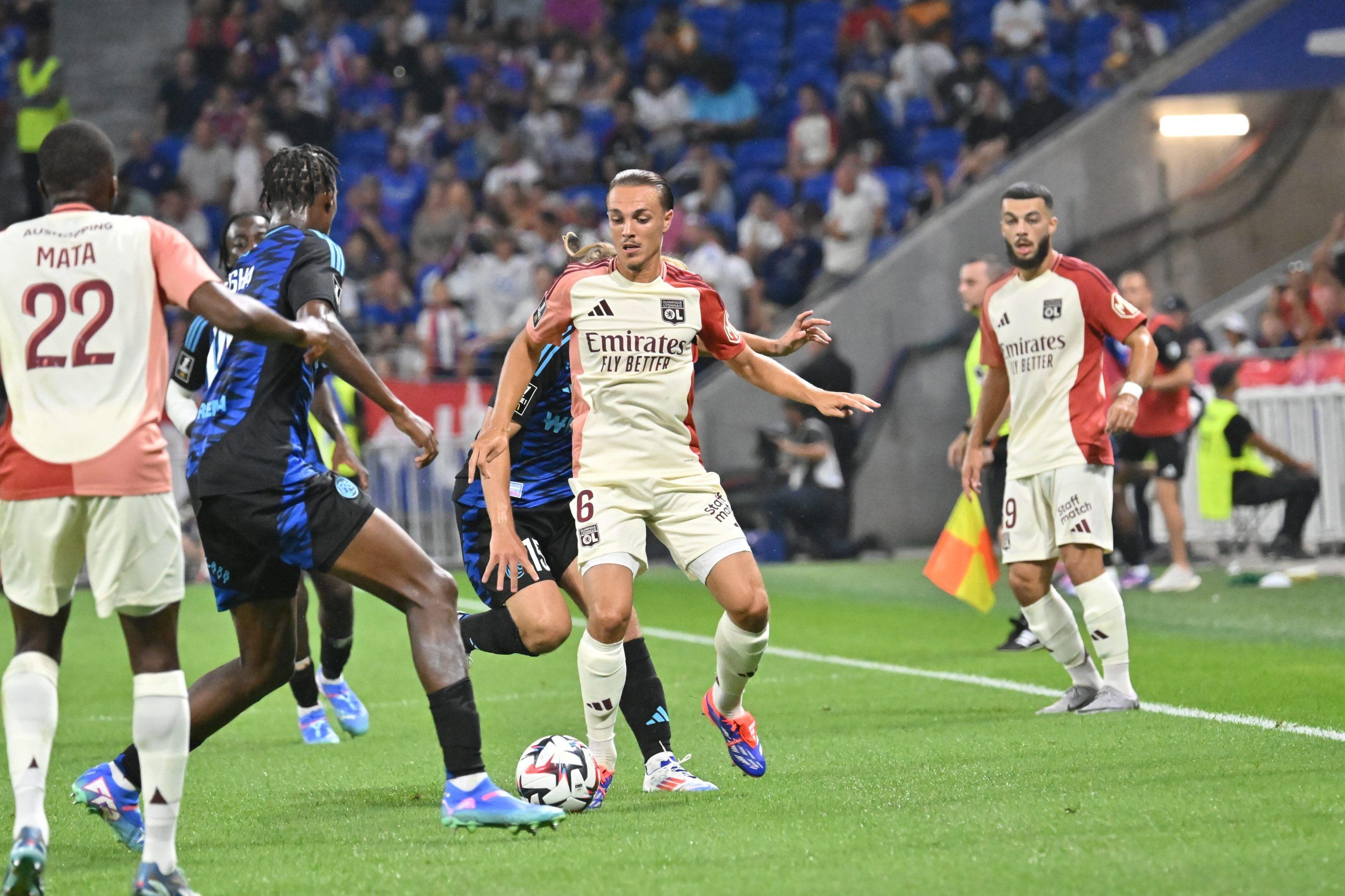 Ligue 1 : Lyon reprend ses habitudes de la saison passée et renverse Strasbourg après un match complètement fou