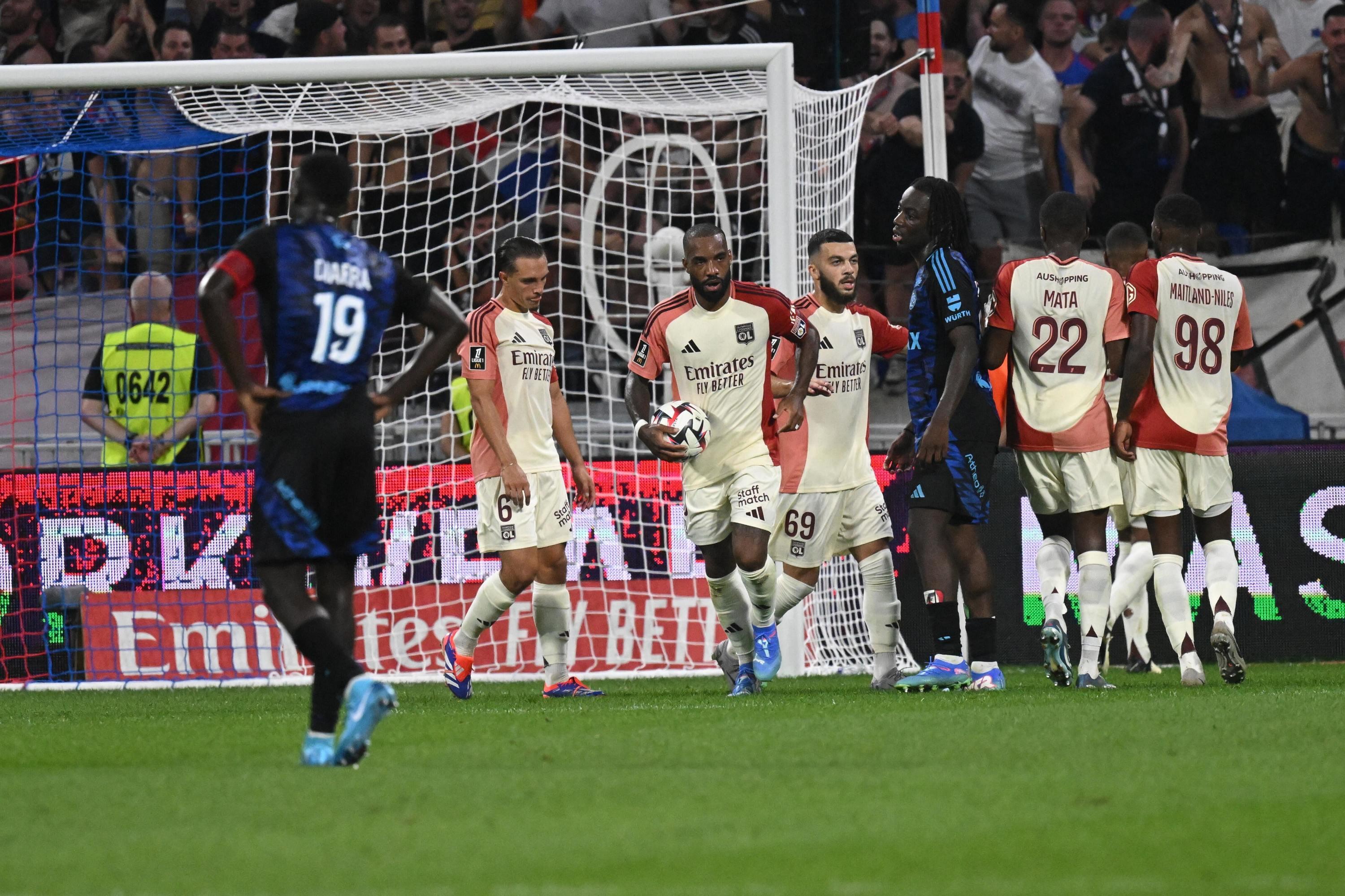 Ligue 1 : revivez l’incroyable retournement de situation et la première victoire de Lyon face à Strasbourg