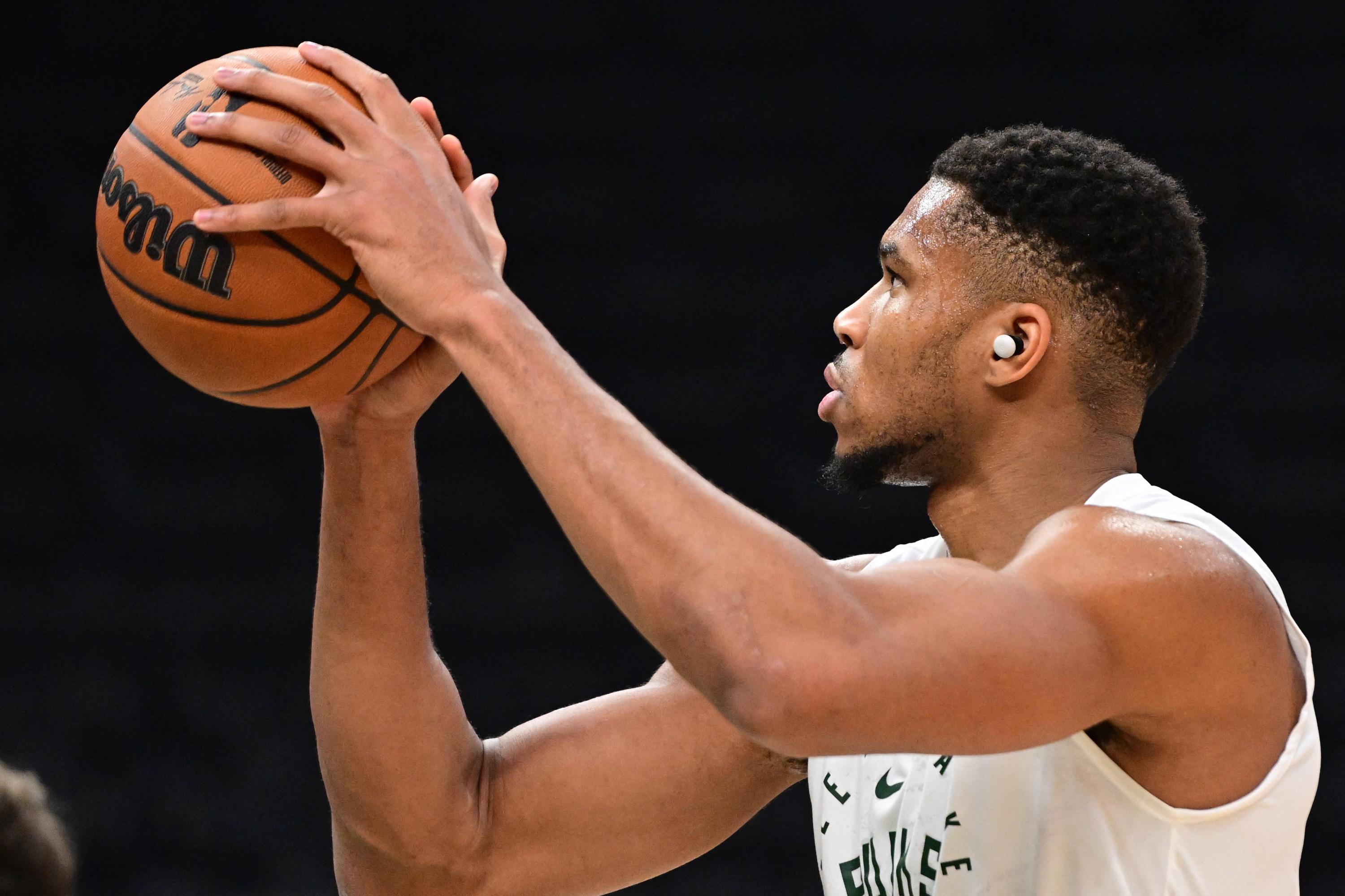 NBA : Giannis Antetokounmpo porte les Bucks, Cleveland repart de l’avant