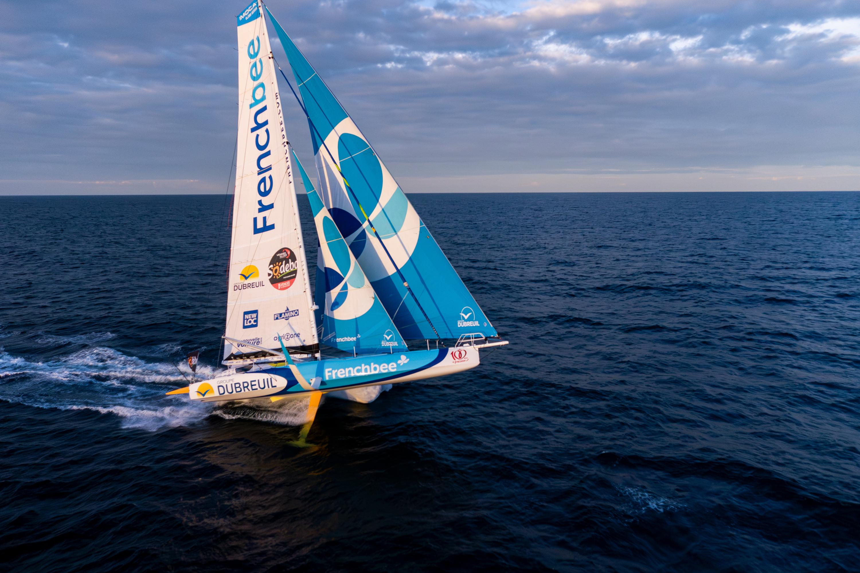 Vendée Globe : «Et ce n’est pas fini !», en mode fusée, Sébastien Simon signe un nouveau record de distance sur 24 heures