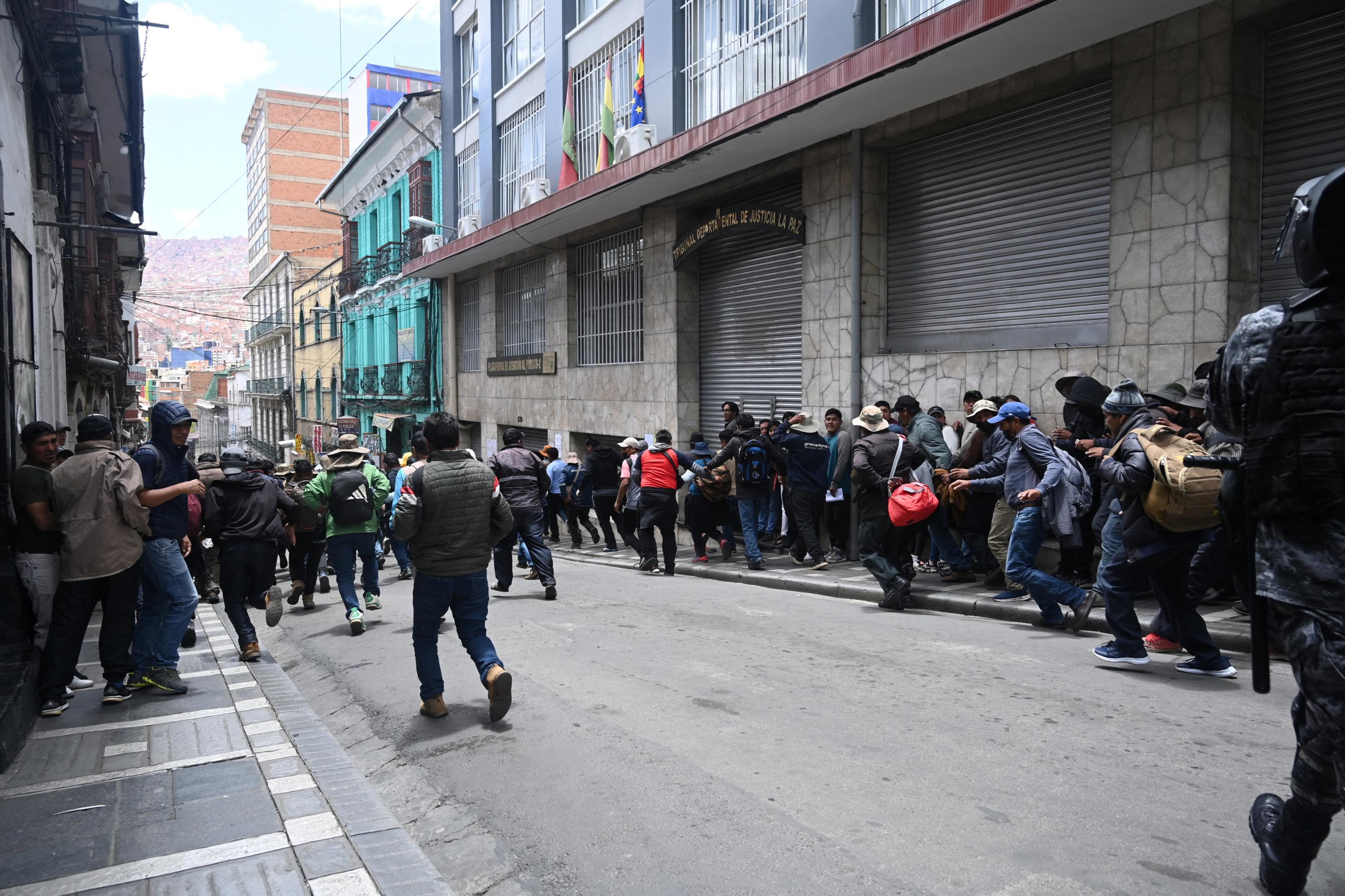 Bolivie : 41 personnes arrêtées après des affrontements entre police et partisans du président Morales