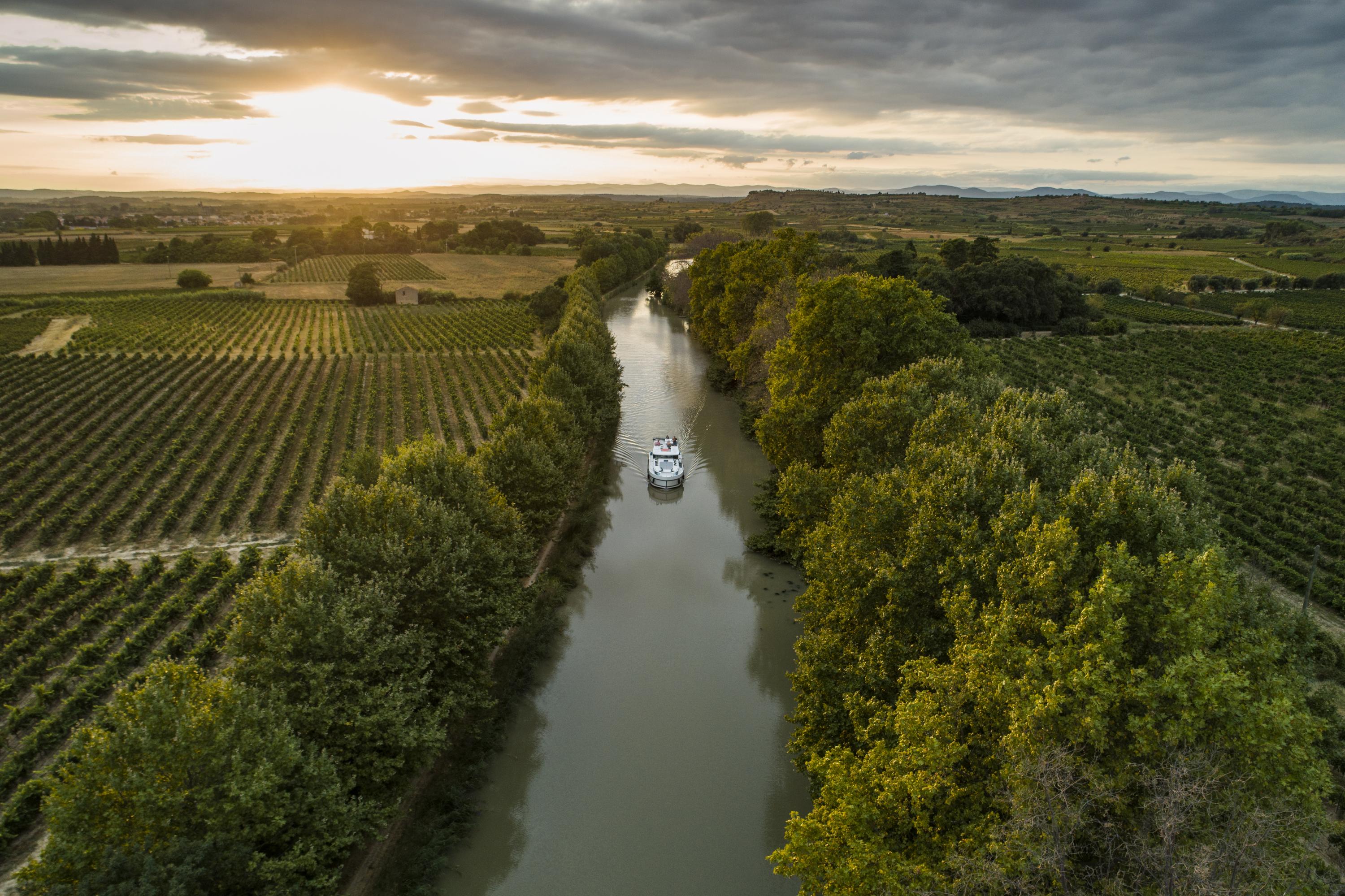 Bourgogne, Camargue, Canal du Midi.... Les itinéraires où naviguer sur les fleuves et canaux pour profiter de nos régions