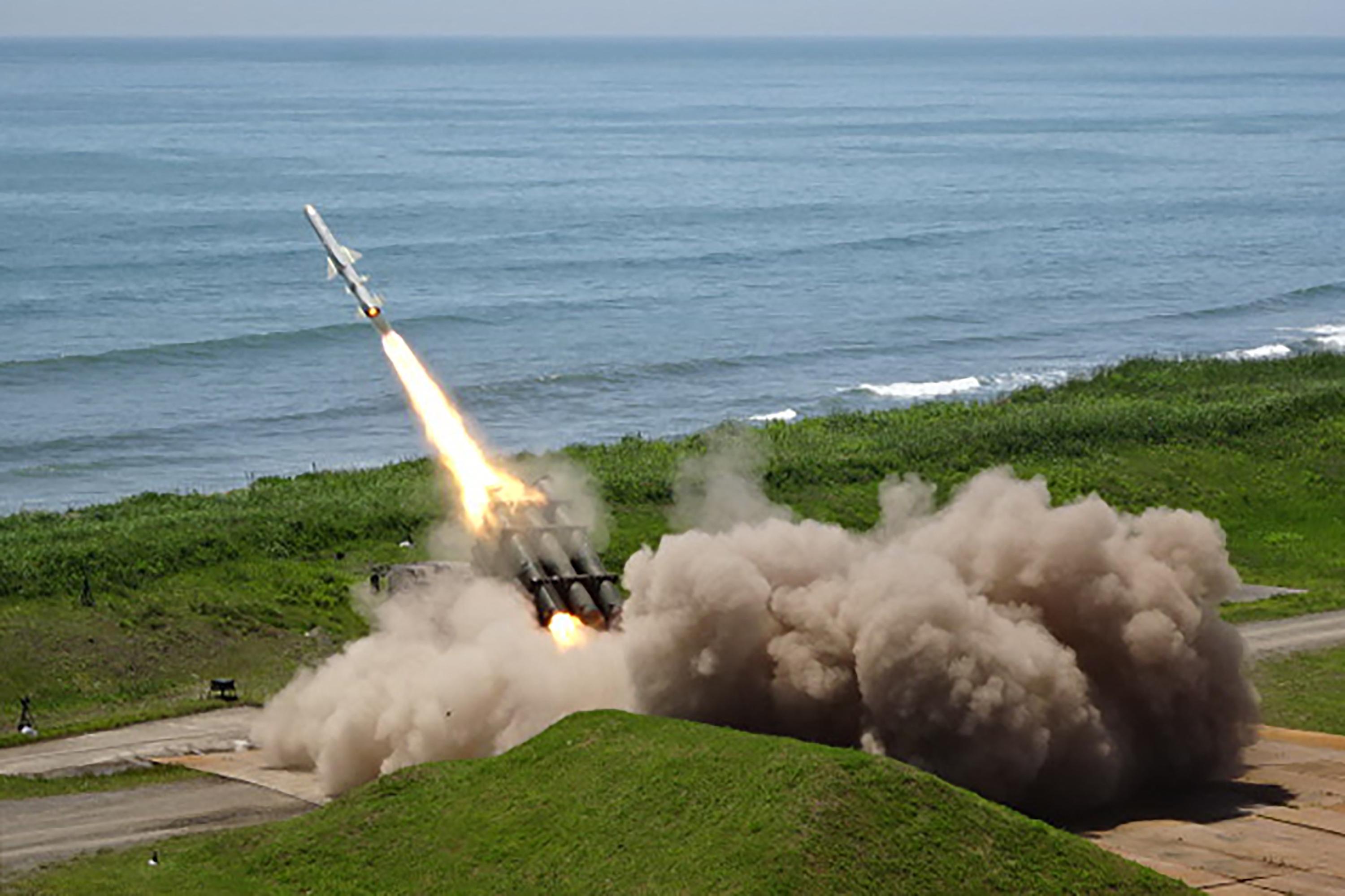 Japon : premier tir de missile sol navire depuis son territoire