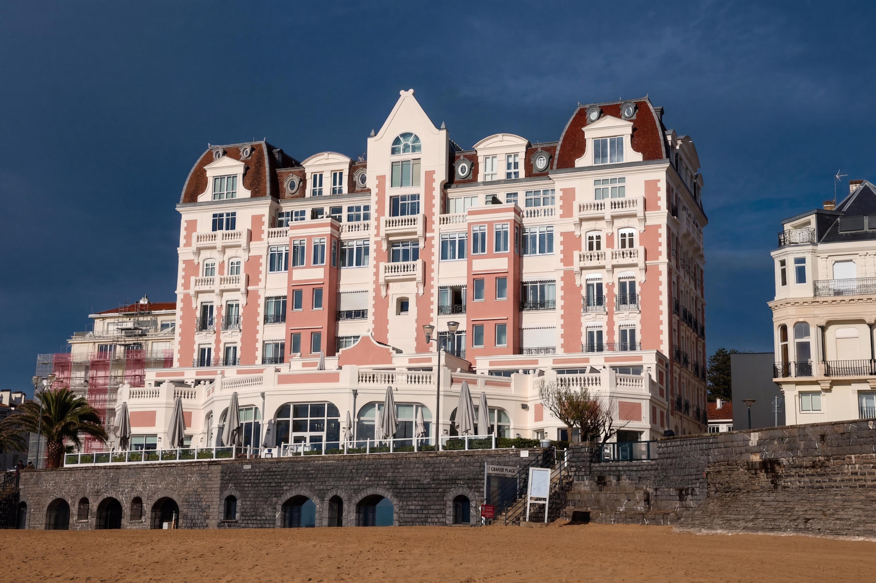 À Saint-Jean-de-Luz, le Grand Hôtel Thalasso & Spa renaît face à l’océan