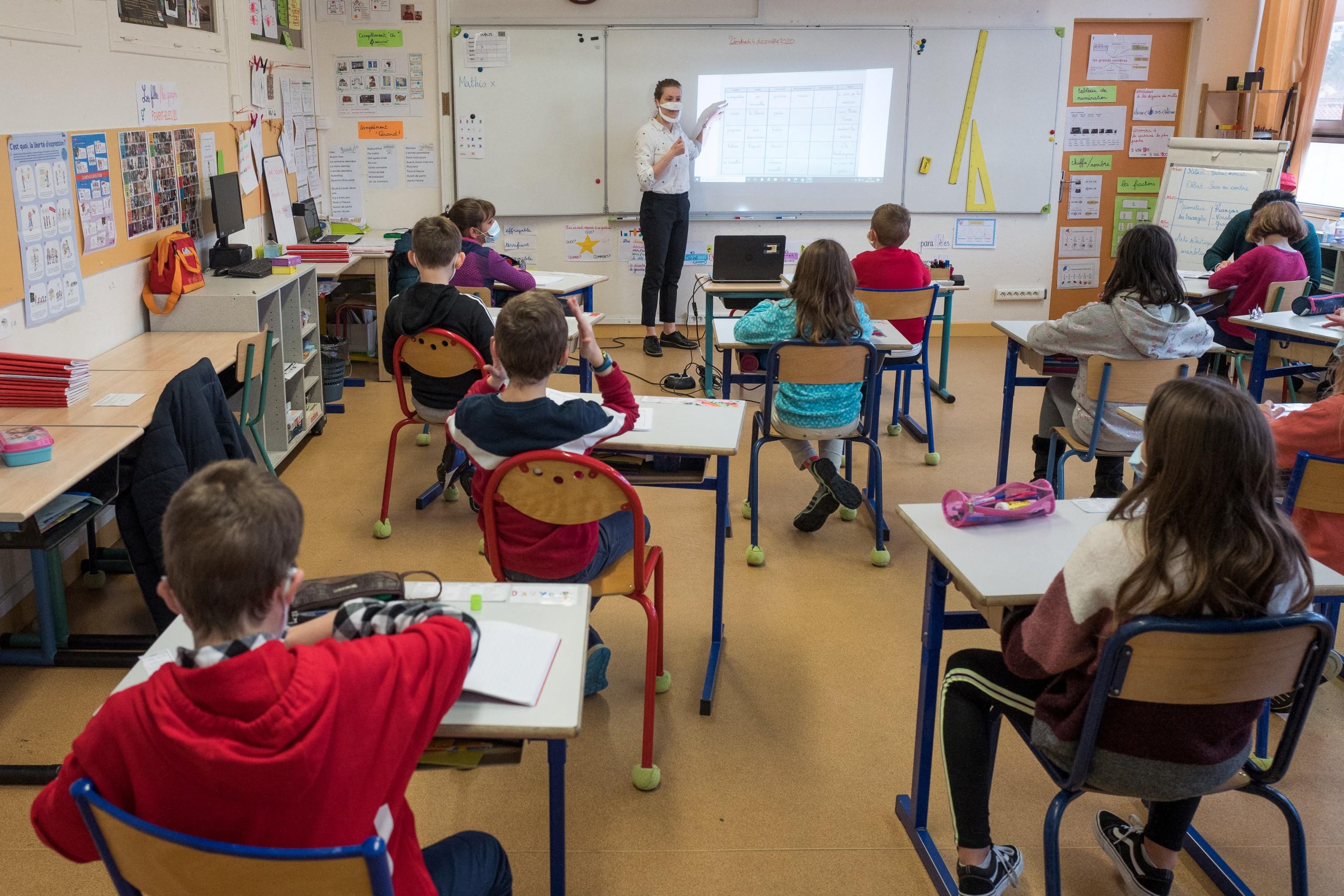 Covid-19 : 9202 Classes Fermées Dans Les Écoles En France, Au Plus Haut  Depuis Le Printemps Dernier