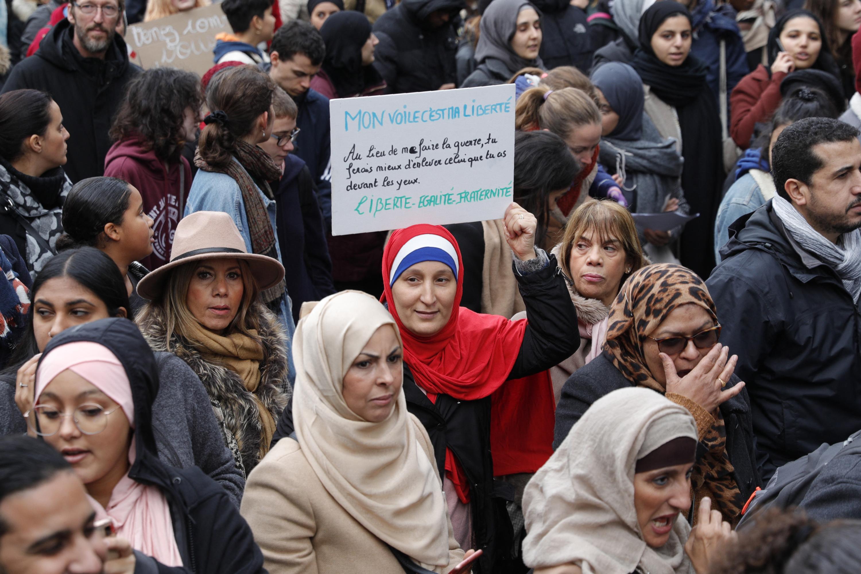 Présidentielle 2027: le Rassemblement national peut-il interdire le port du voile islamique dans l'espace public par référendum ?
