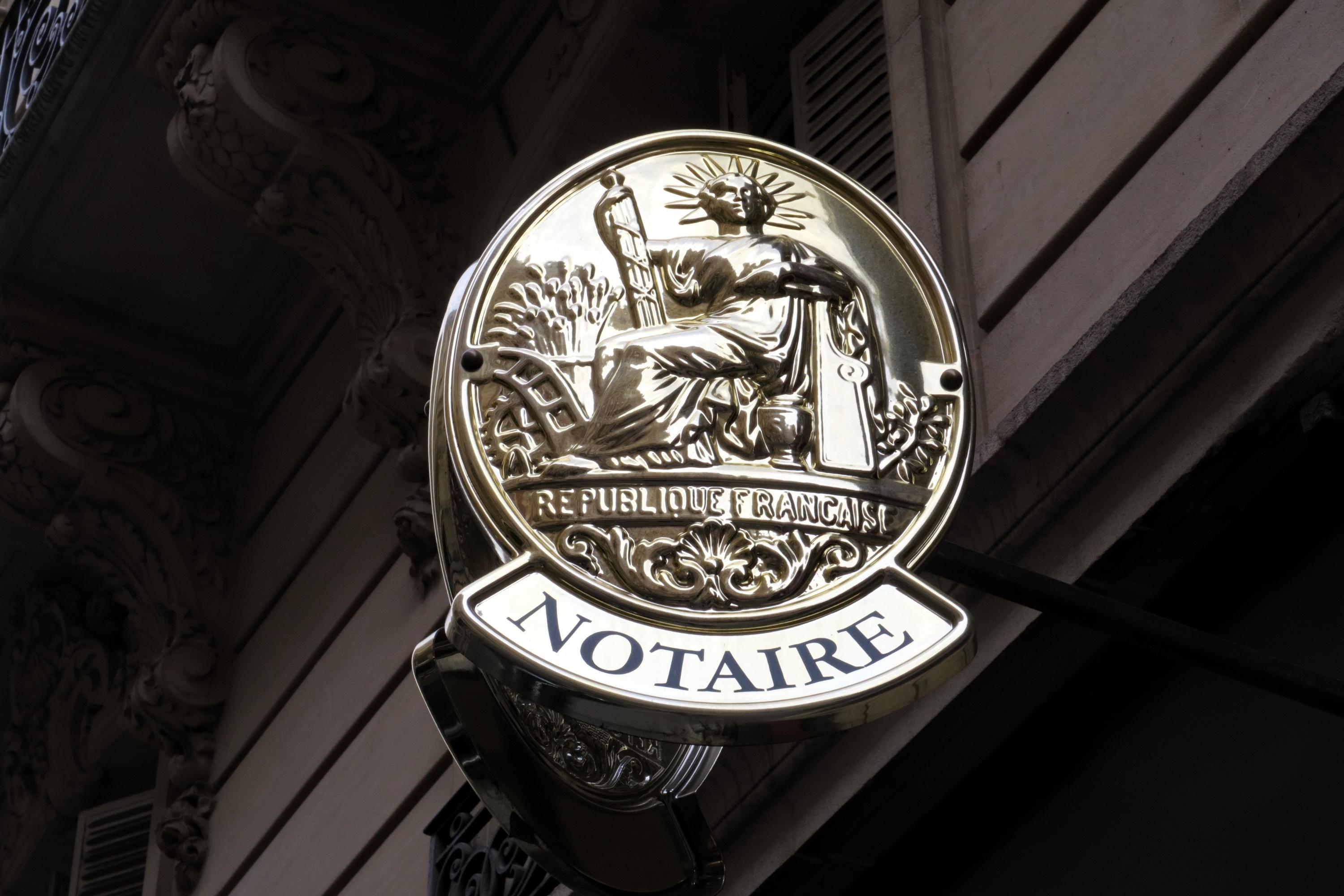 Aux côtés des artisans, des professionnels du BTP et autres agents, les notaires encaissent de plein fouet la crise immobilière.