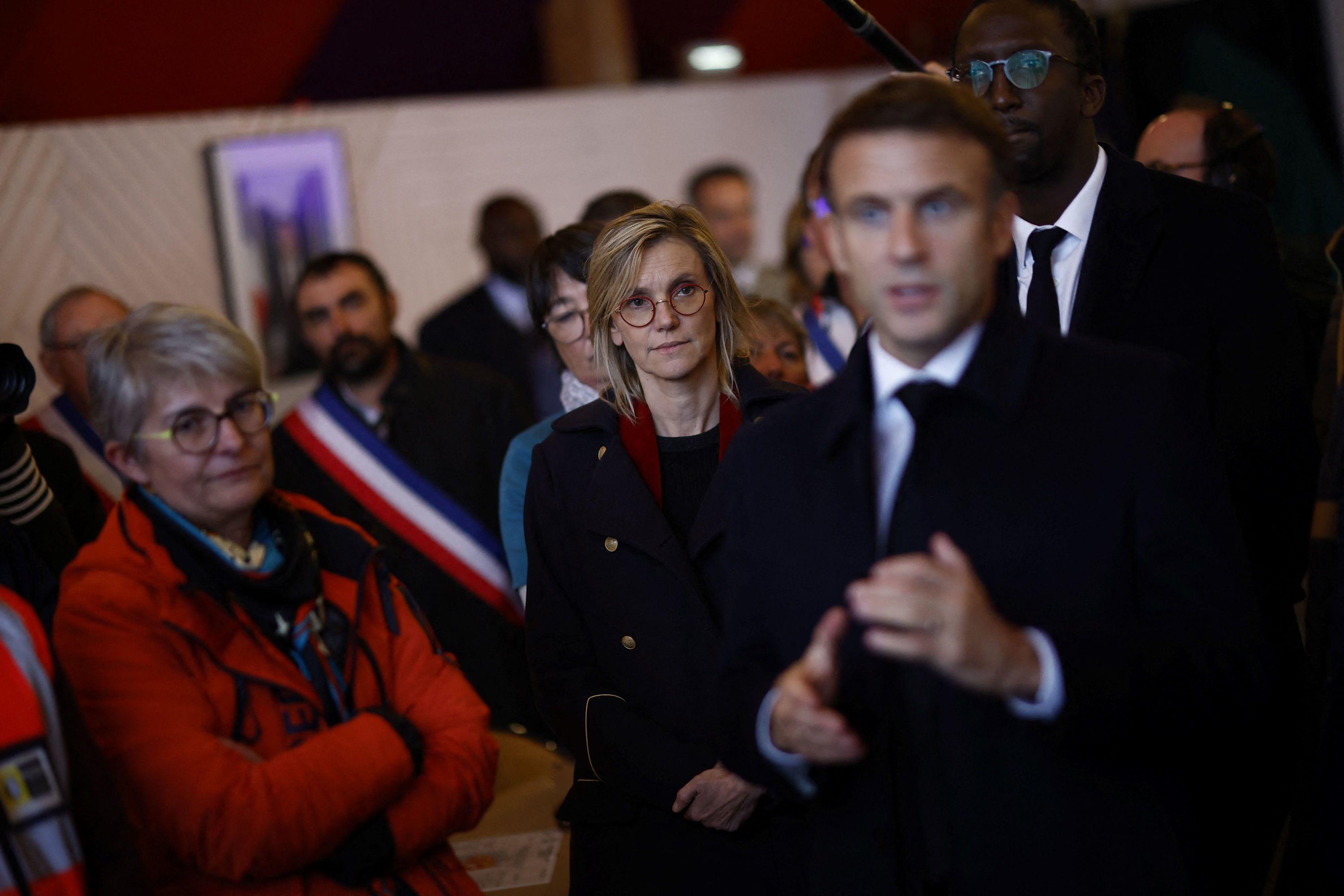 Agnès Pannier-Runacher, ministre de la Transition énergétique (au centre), affirme que les travaux de rénovation énergétique ne durent que «<i>quelques semaines ou mois</i>».