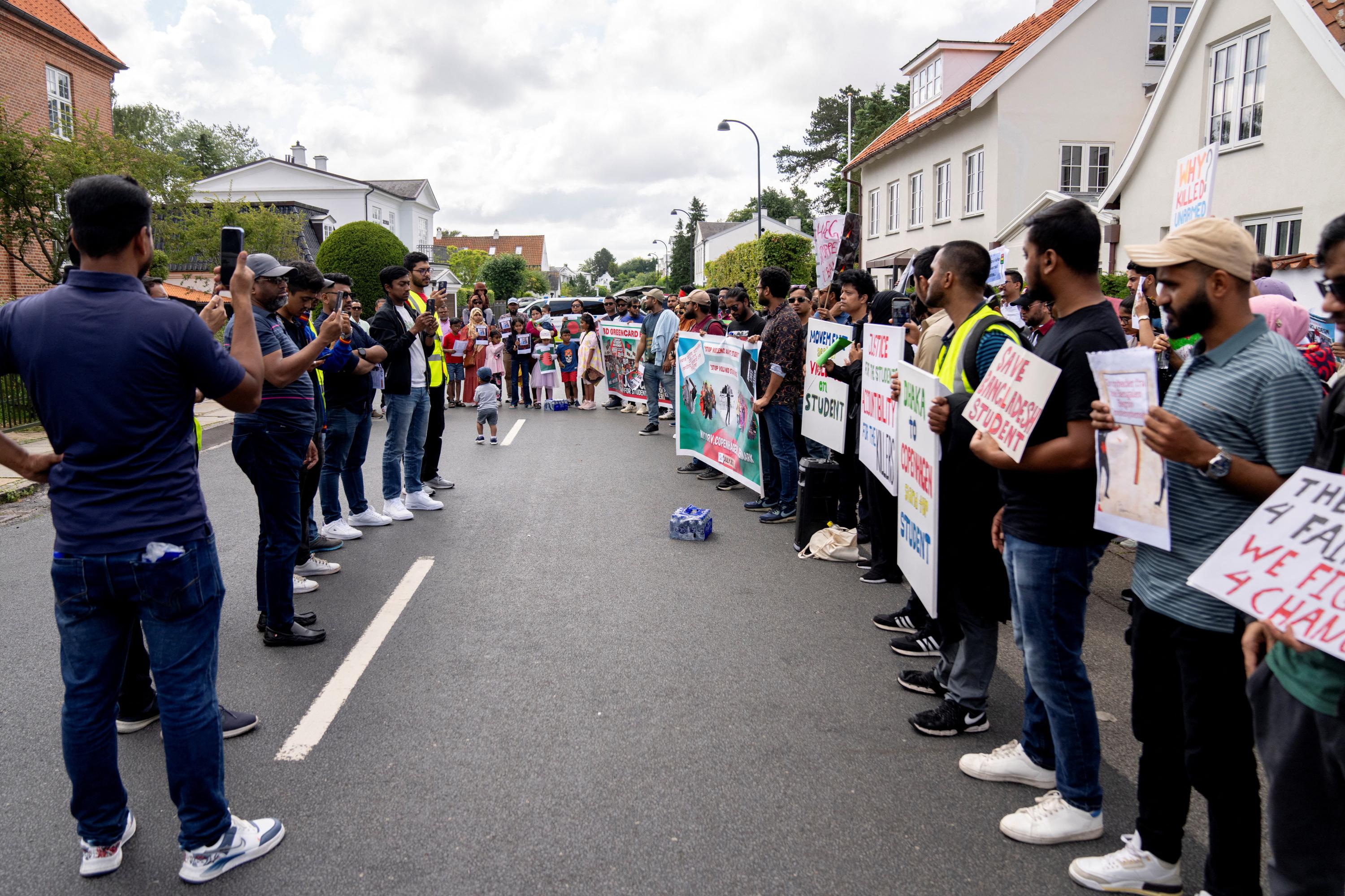 Bangladesh: couvre-feu allégé et pause dans les manifestations meurtrières