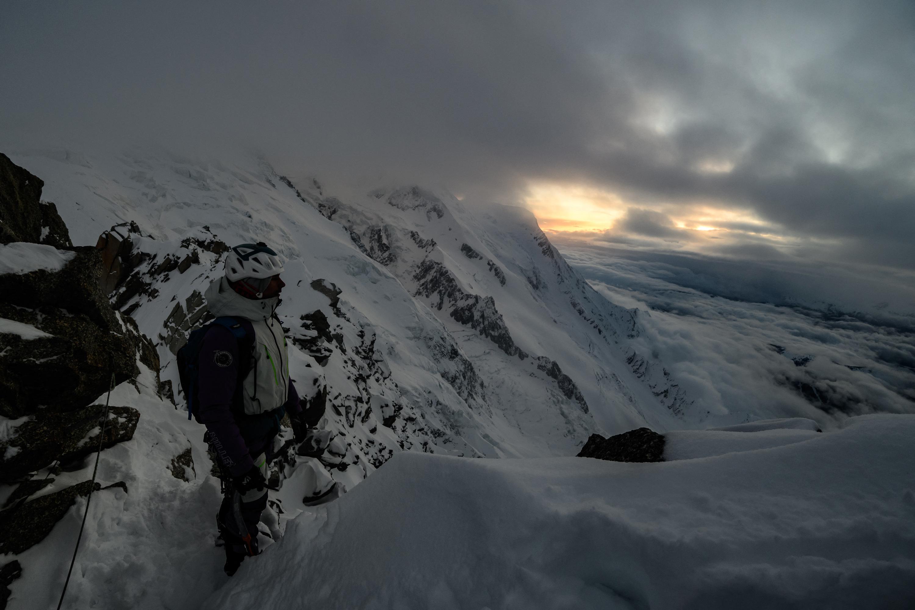 Accident au Mont-Blanc: deux alpinistes allemands toujours disparus après une chute de sérac