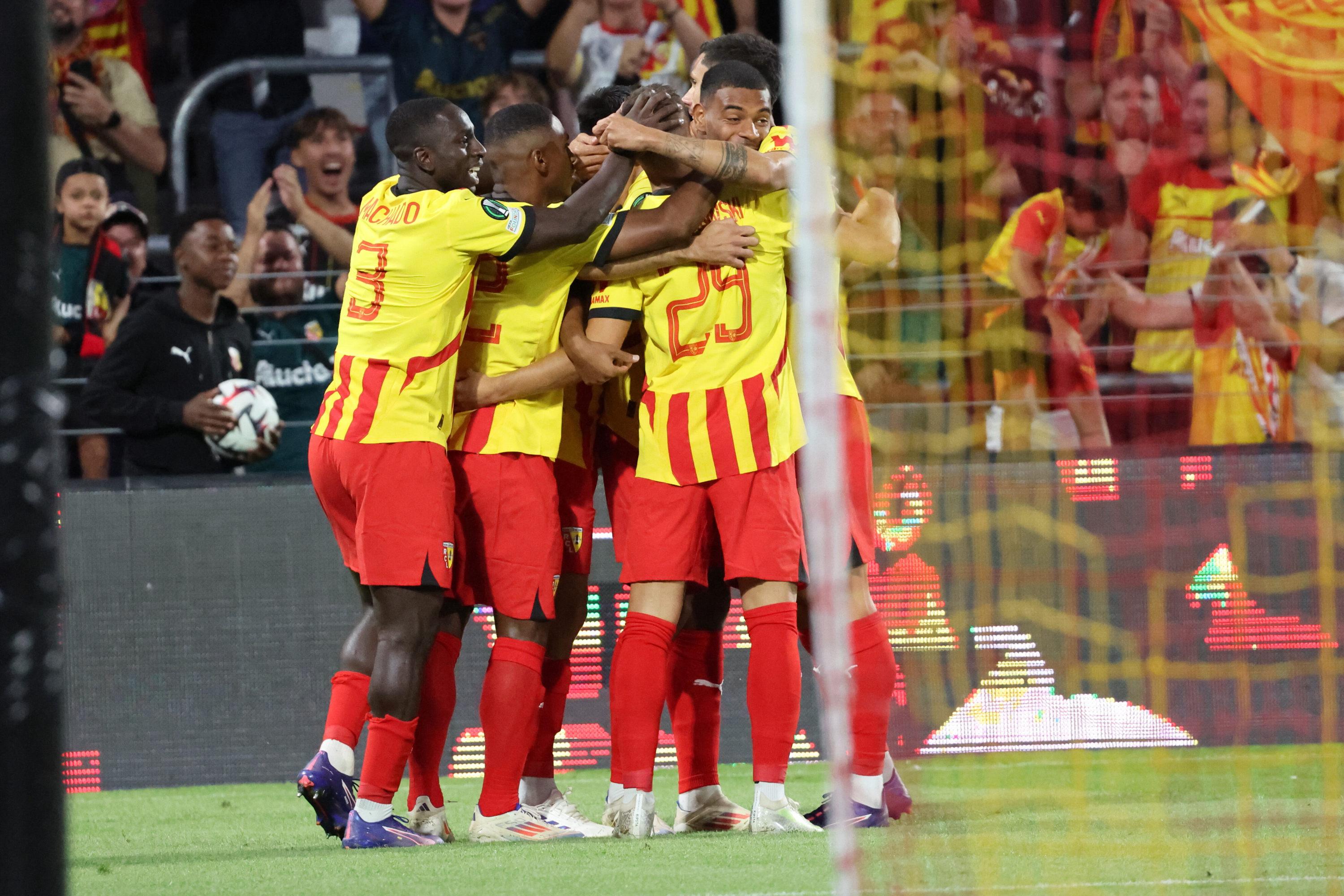 EN DIRECT - Lens-Panathinaïkos : réduits à 10, les Lensois font le break dans un Stade Bollaert en fusion