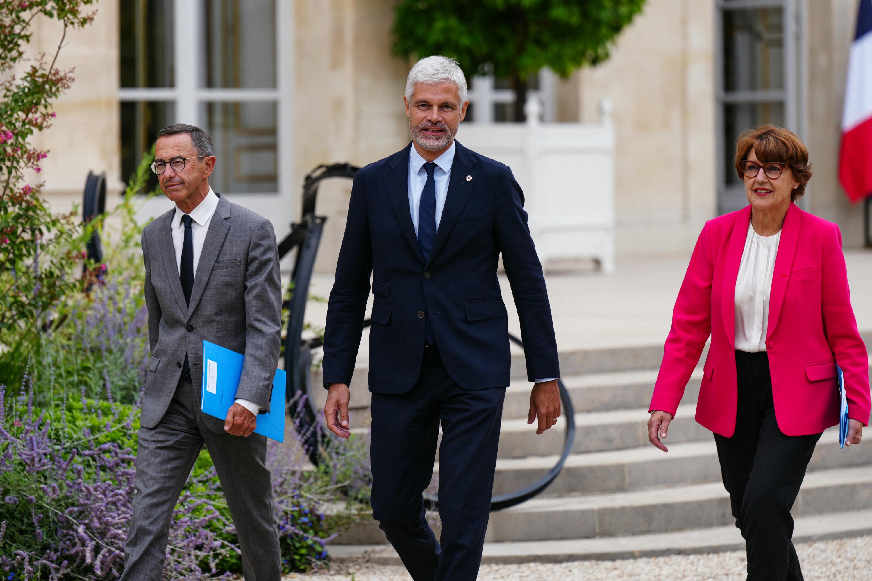 Les Républicains mettent en garde Emmanuel Macron contre «les débauchages individuels» à droite