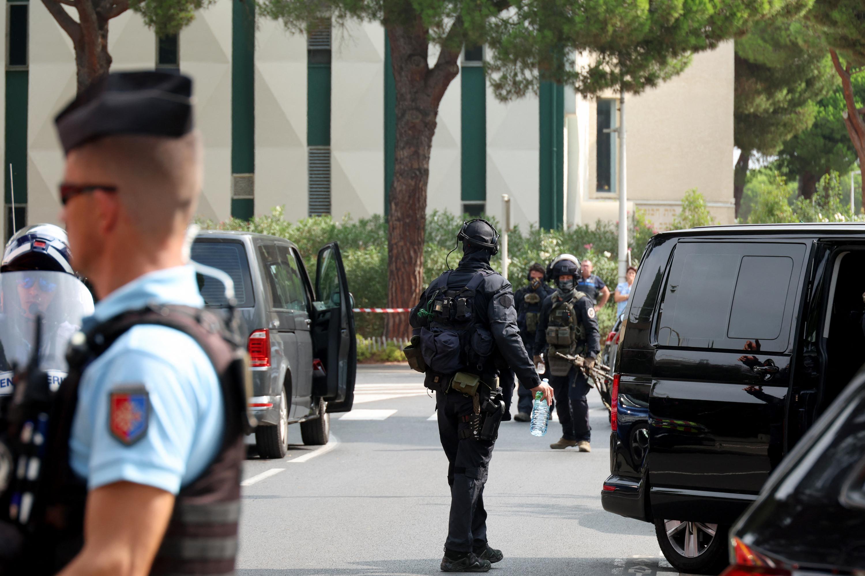 Incendie dans la synagogue de la Grande-Motte : la classe politique s’insurge contre «la montée de l’antisémitisme»