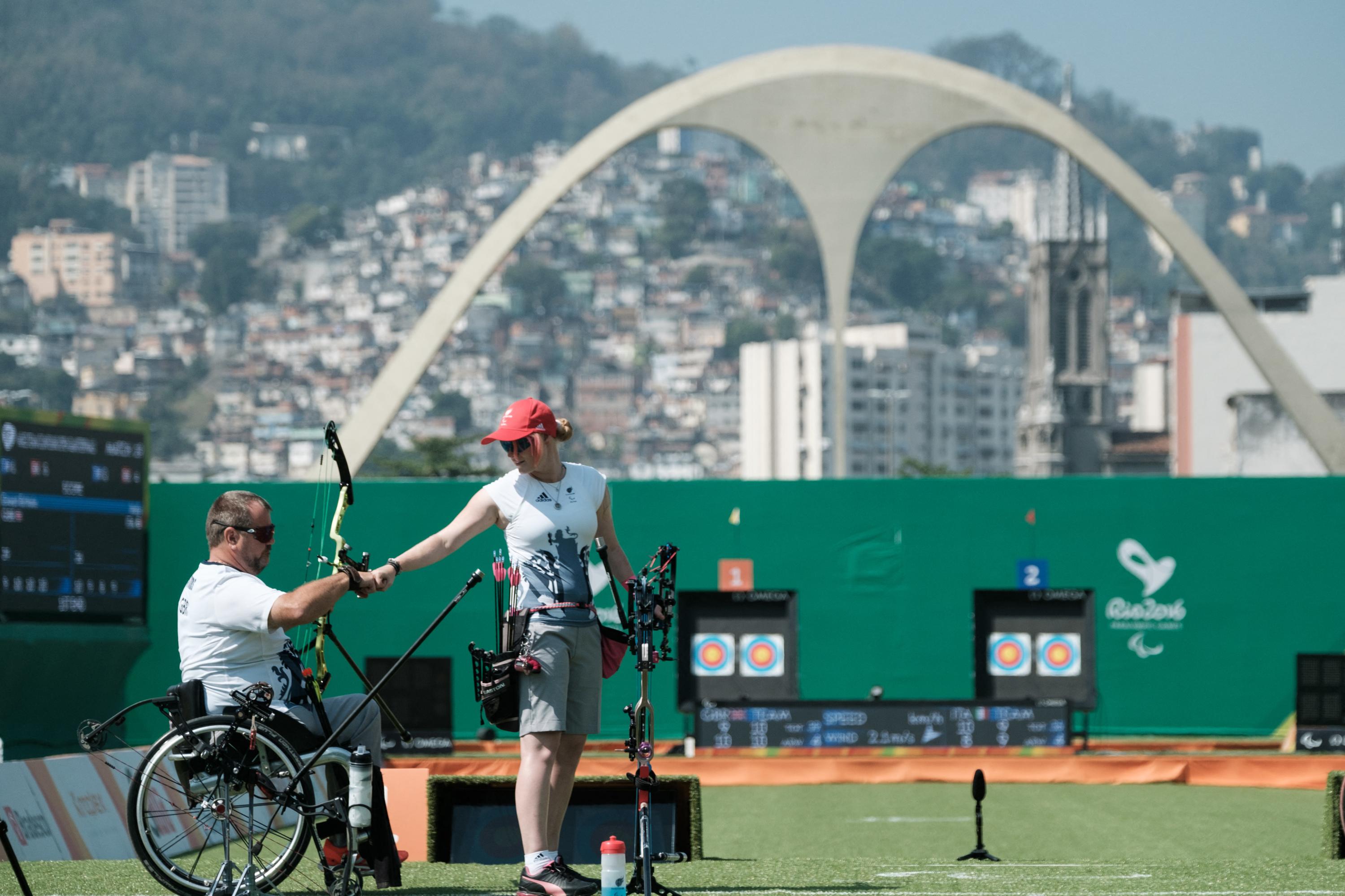 Jeux paralympiques : «Je pourrais perdre les eaux sur le podium», une archère britannique enceinte de sept mois vise une médaille